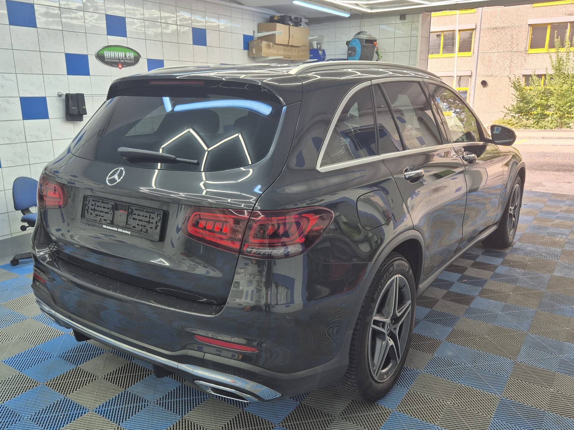 MERCEDES-BENZ GLC 220 d AMG Line 4Matic 9G-Tronic-image-2
