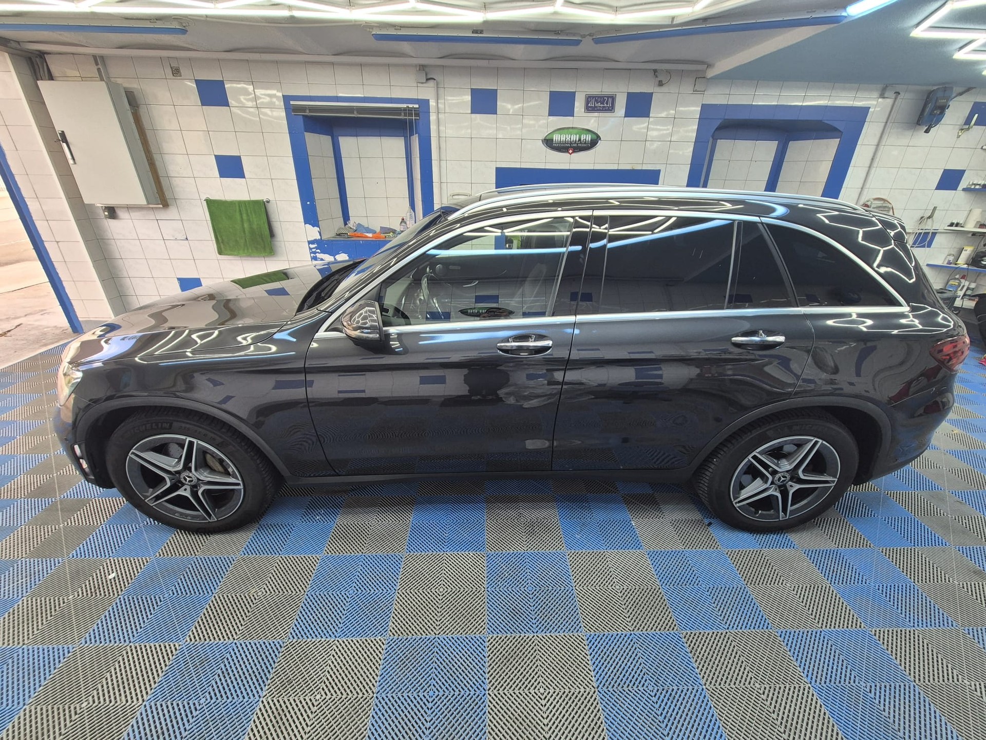 MERCEDES-BENZ GLC 220 d AMG Line 4Matic 9G-Tronic-image-4