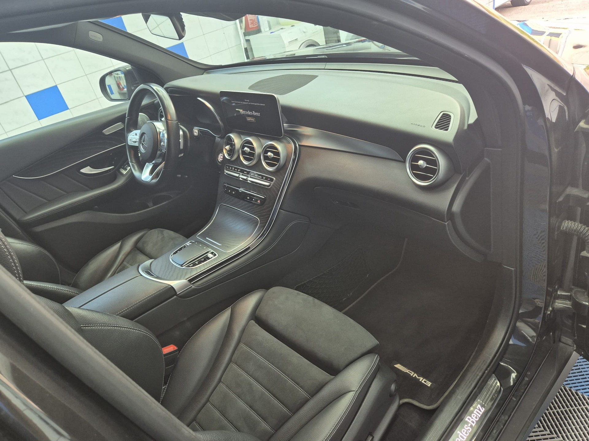 MERCEDES-BENZ GLC 220 d AMG Line 4Matic 9G-Tronic-image-9