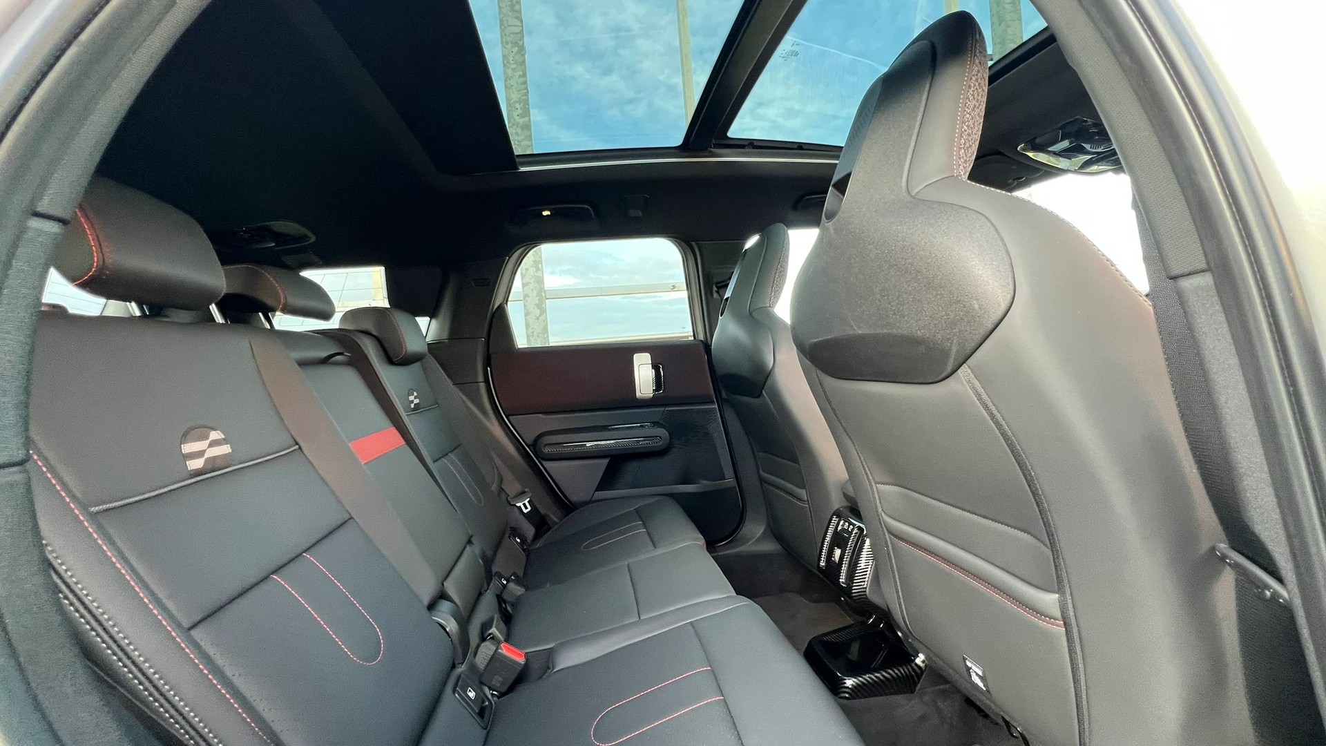 MINI COUNTRYMAN S ALL4 STEPTRONIC JCW BLACK l 217 PS-image-28