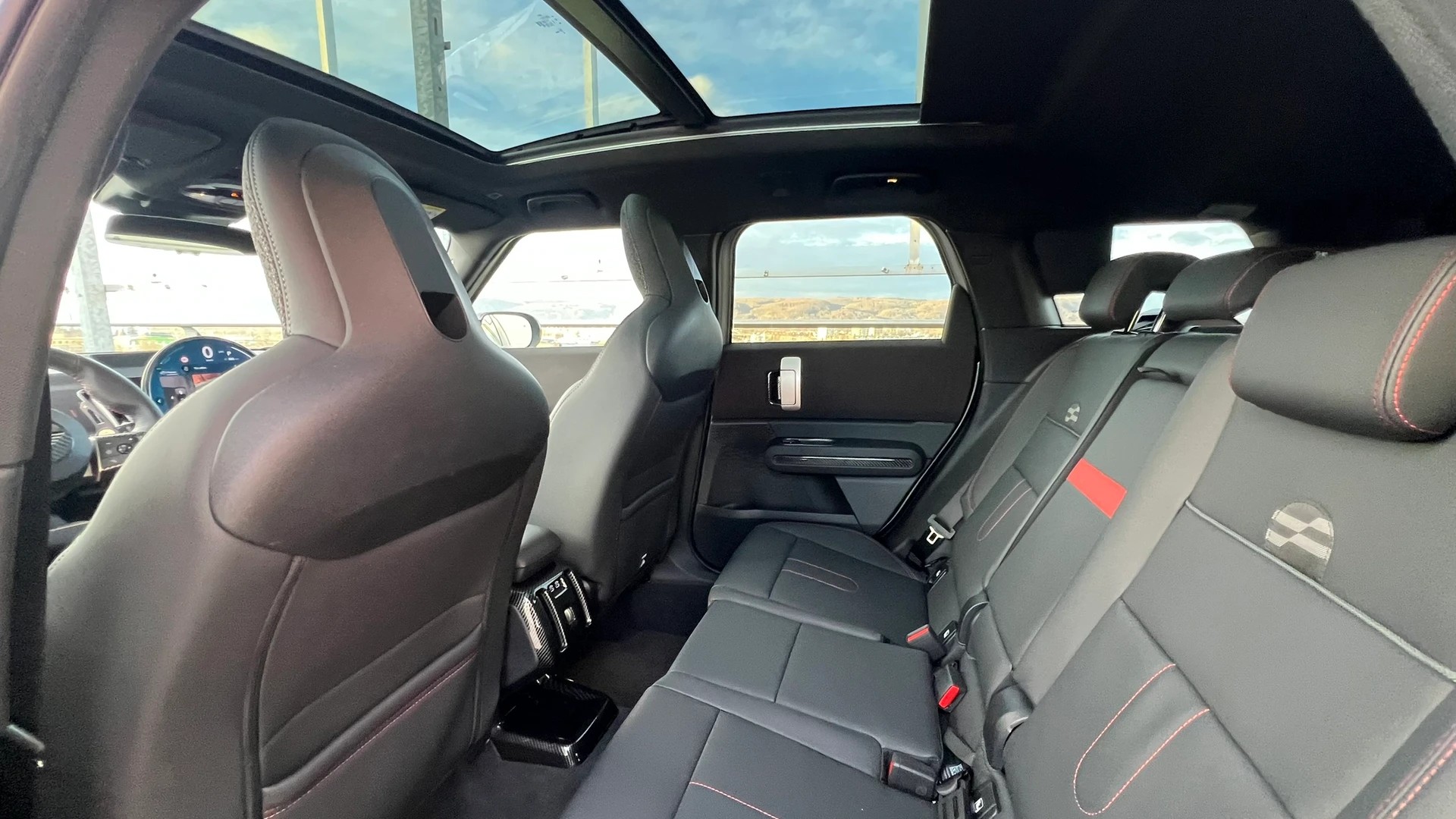 MINI COUNTRYMAN S ALL4 STEPTRONIC JCW BLACK l 217 PS-image-27
