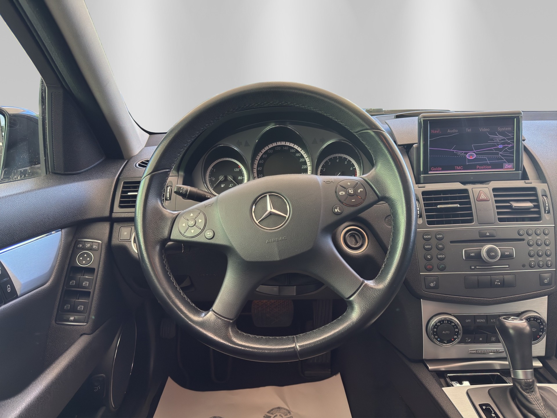 MERCEDES-BENZ C 200 CGI BlueEfficiency Avantgarde Automatic-image-10