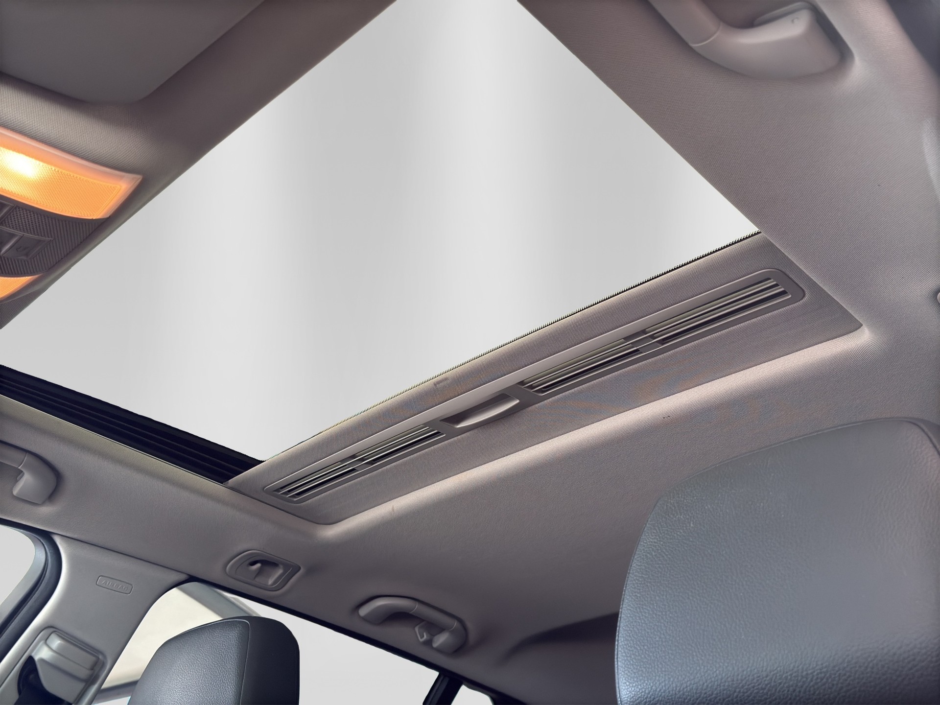 MERCEDES-BENZ C 200 CGI BlueEfficiency Avantgarde Automatic-image-8