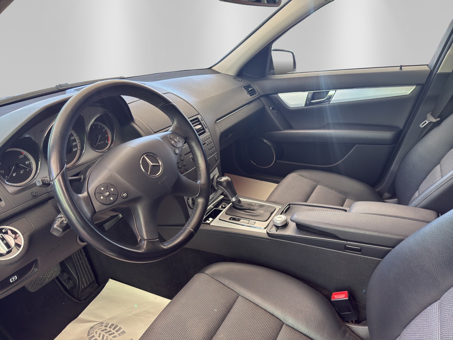 MERCEDES-BENZ C 200 CGI BlueEfficiency Avantgarde Automatic-image-7