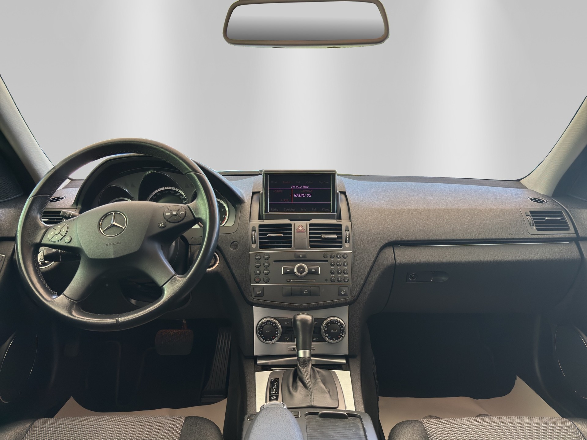 MERCEDES-BENZ C 200 CGI BlueEfficiency Avantgarde Automatic-image-9