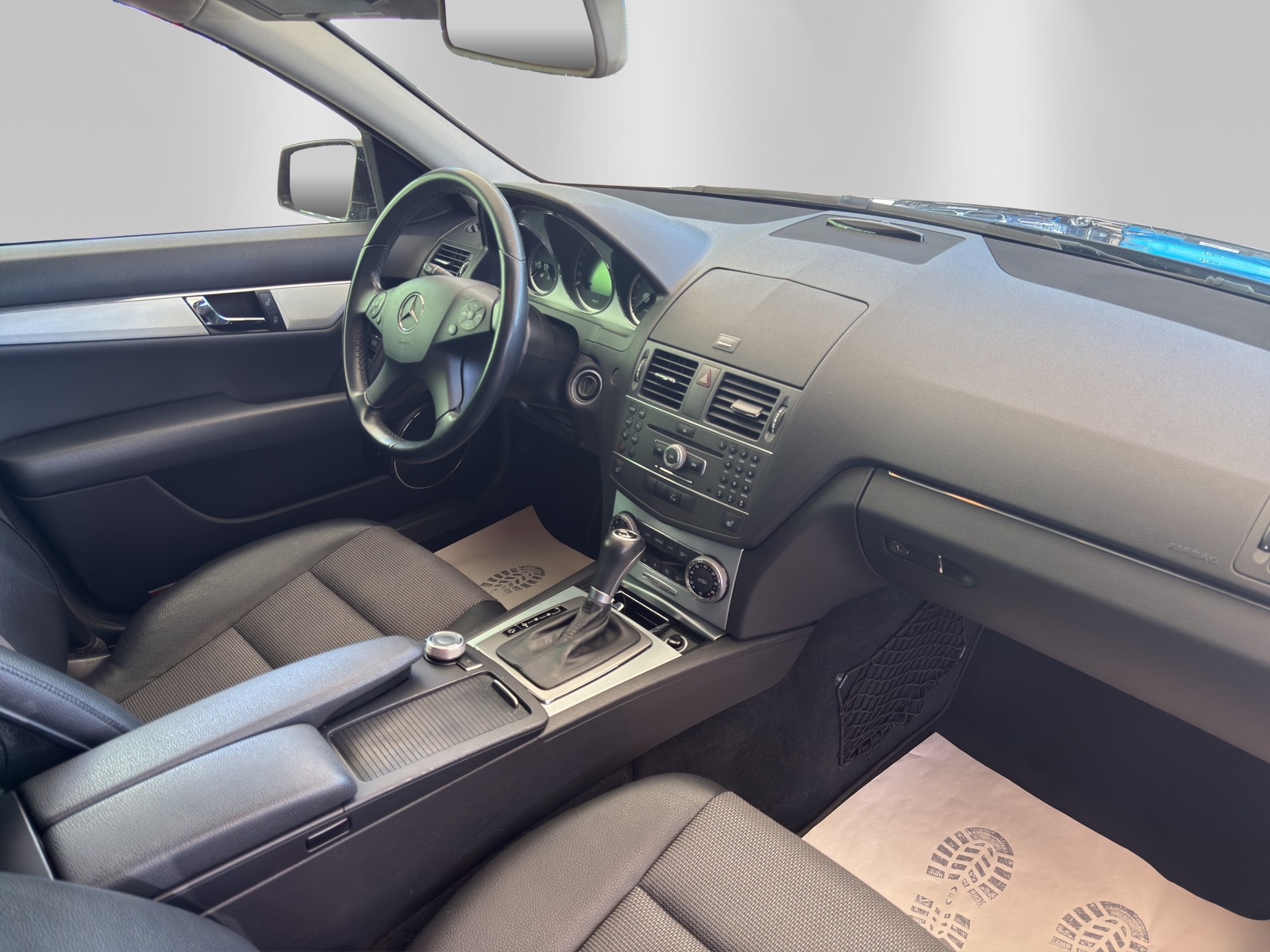 MERCEDES-BENZ C 200 CGI BlueEfficiency Avantgarde Automatic-image-13