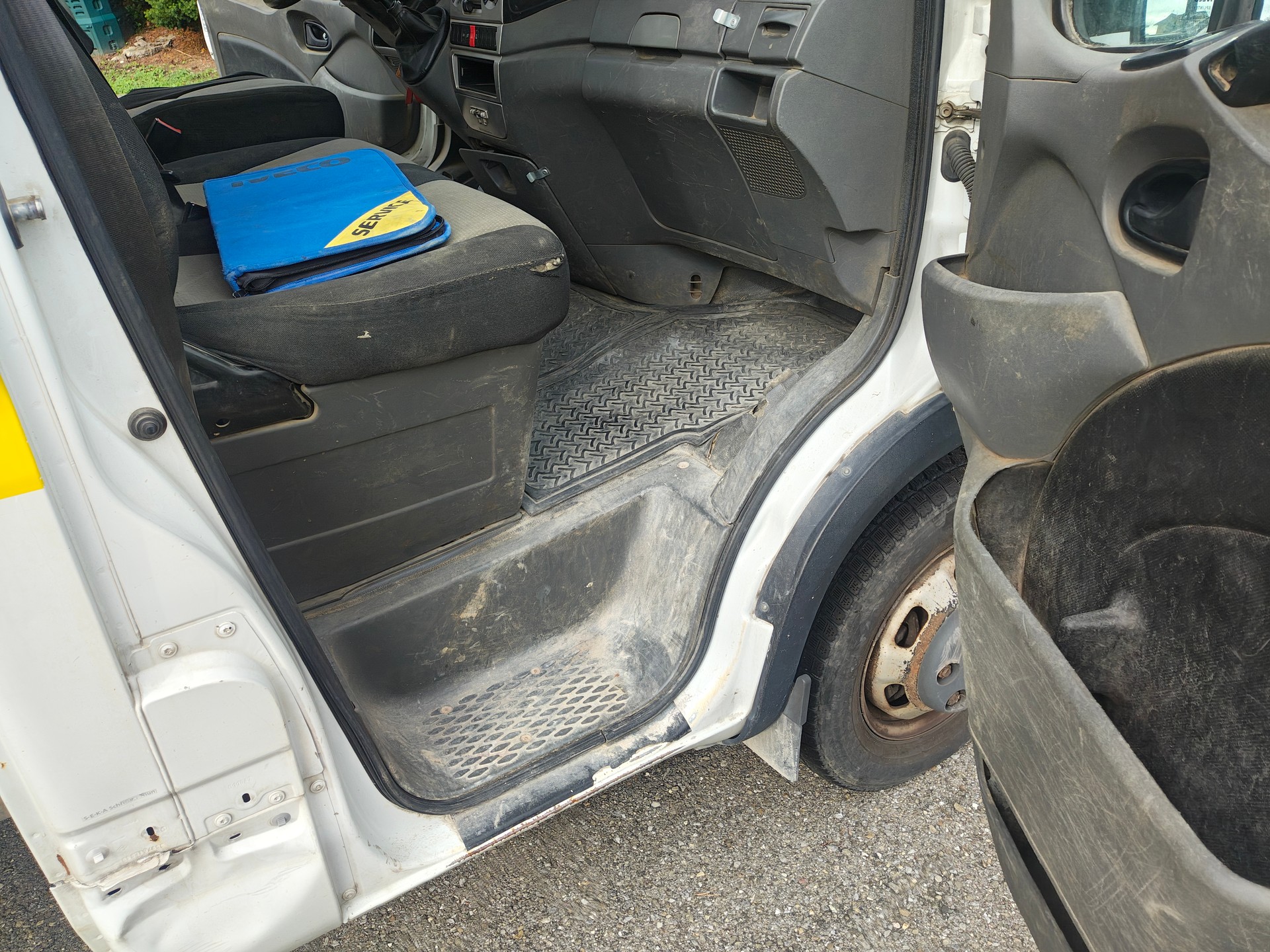 IVECO 35 C 15-image-10