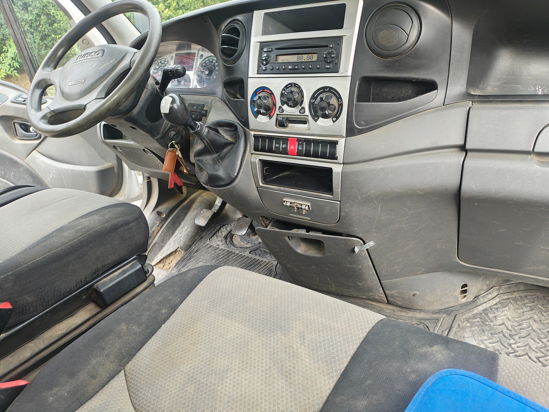IVECO 35 C 15-image-11