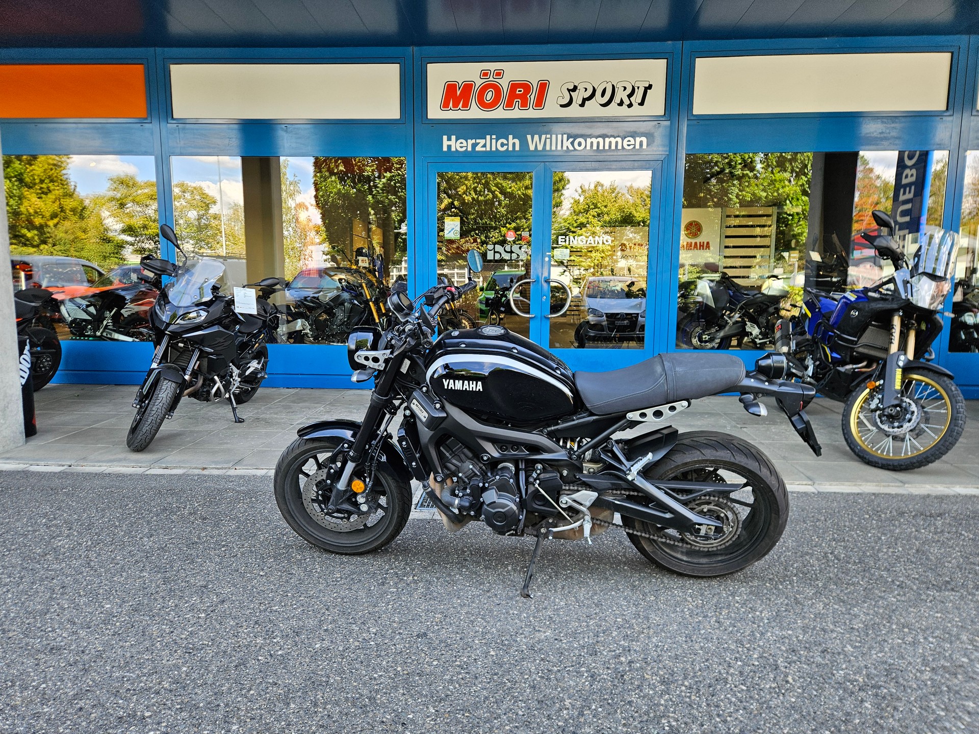 YAMAHA XSR 900-showroom-element-3