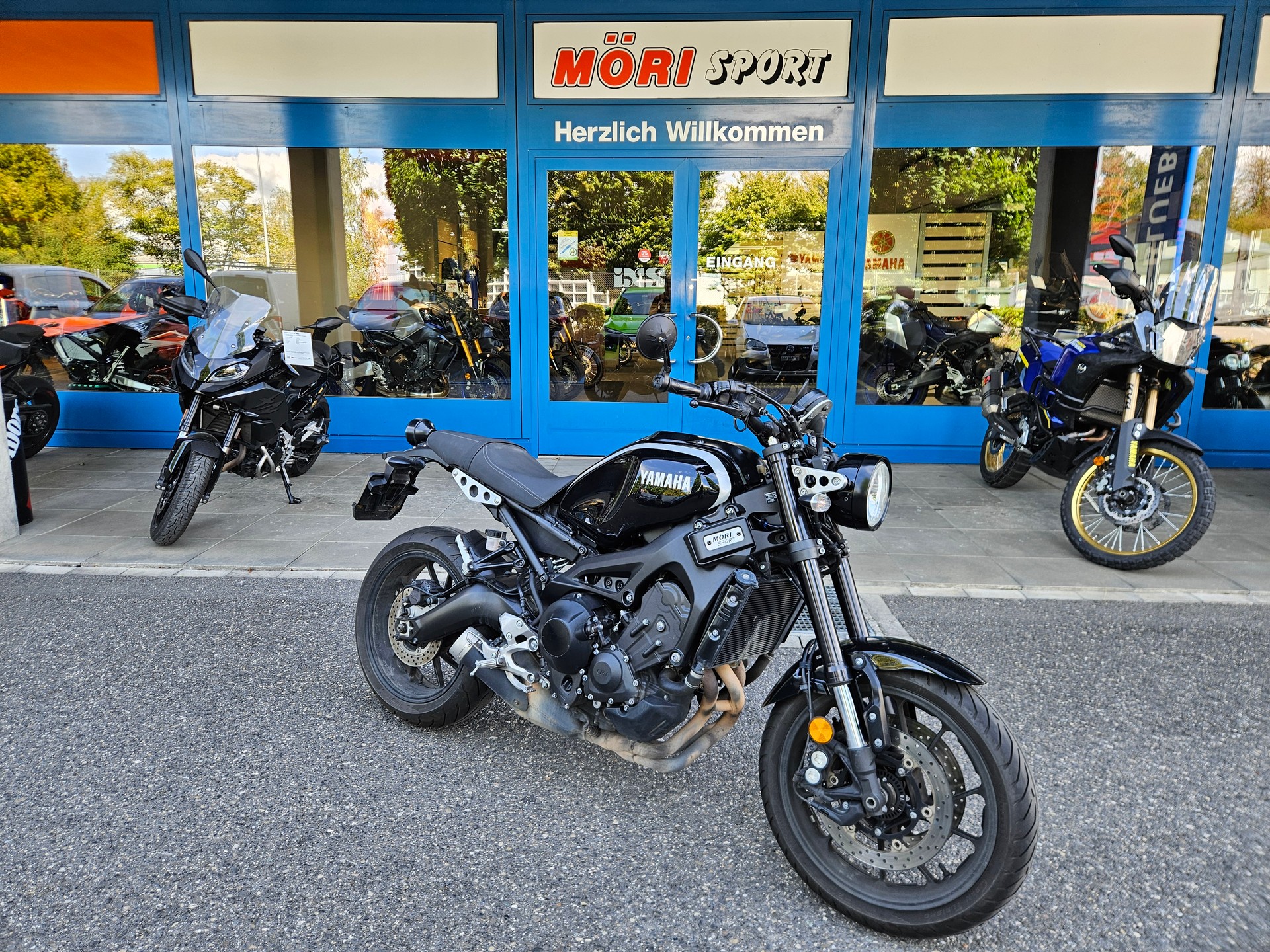 YAMAHA XSR 900-showroom-element-1