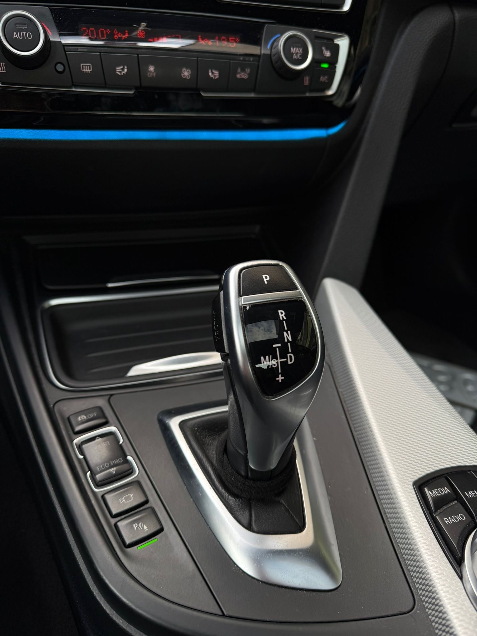 BMW 420d Coupé Modern Line Steptronic-image-10
