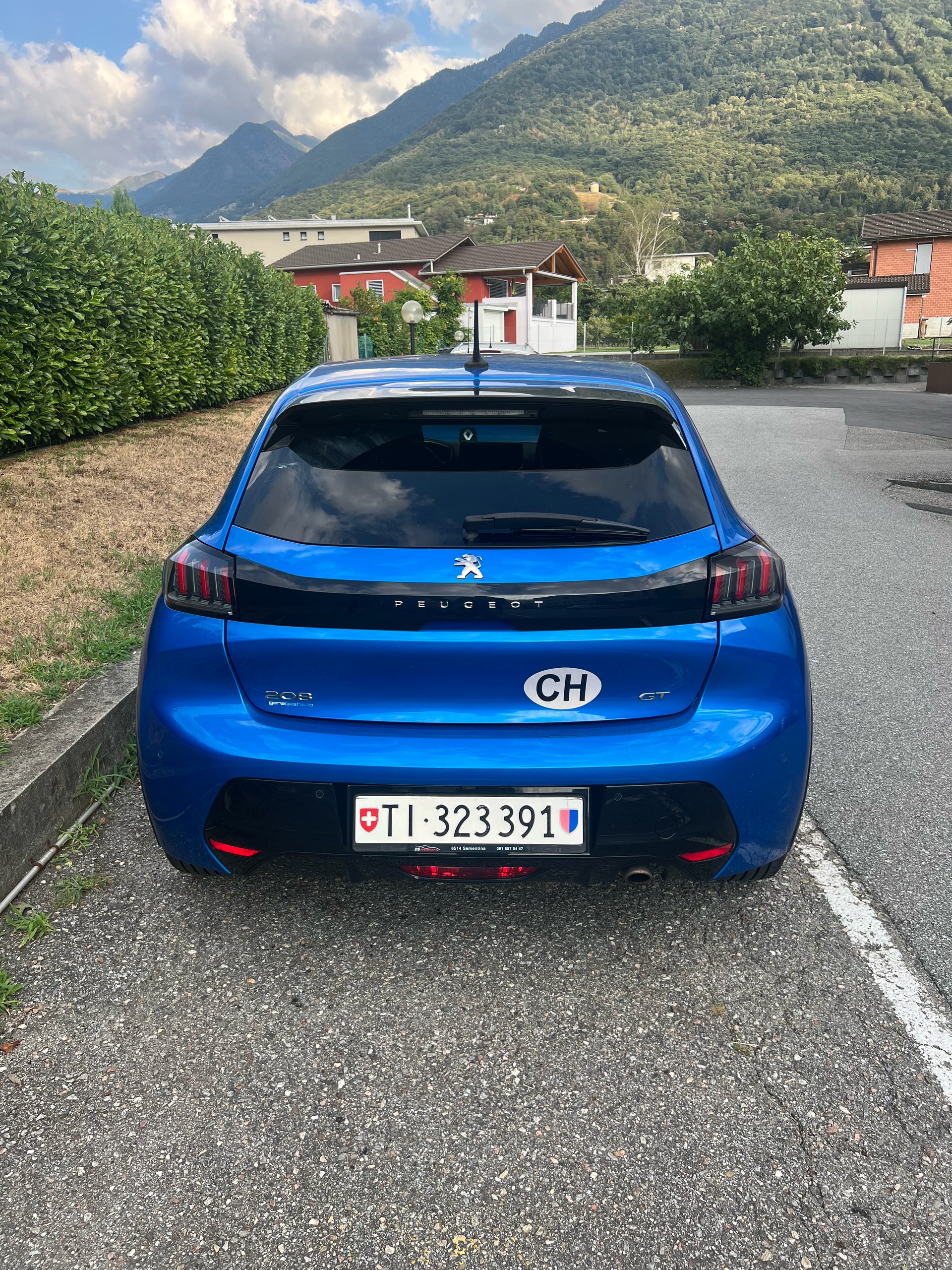 PEUGEOT 1.2 PureTech 100 GT Pack-image-3