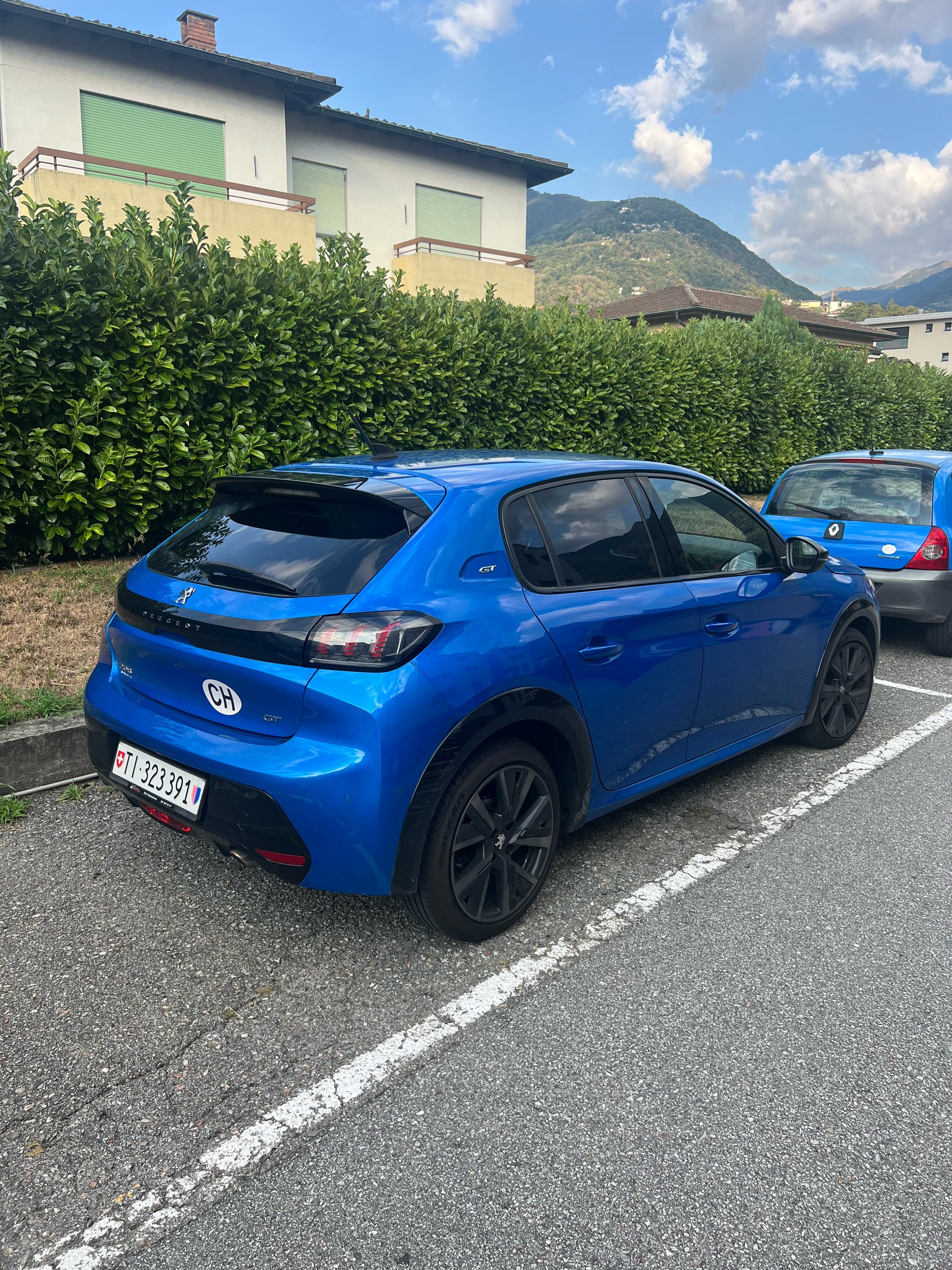 PEUGEOT 1.2 PureTech 100 GT Pack-image-2