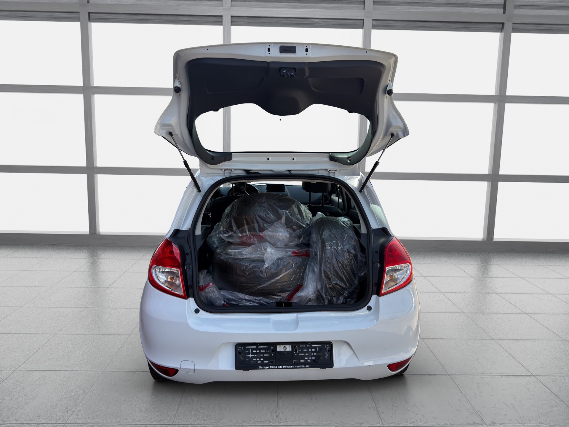 RENAULT Clio 1.6 16V 20th Edition Automatic-image-15