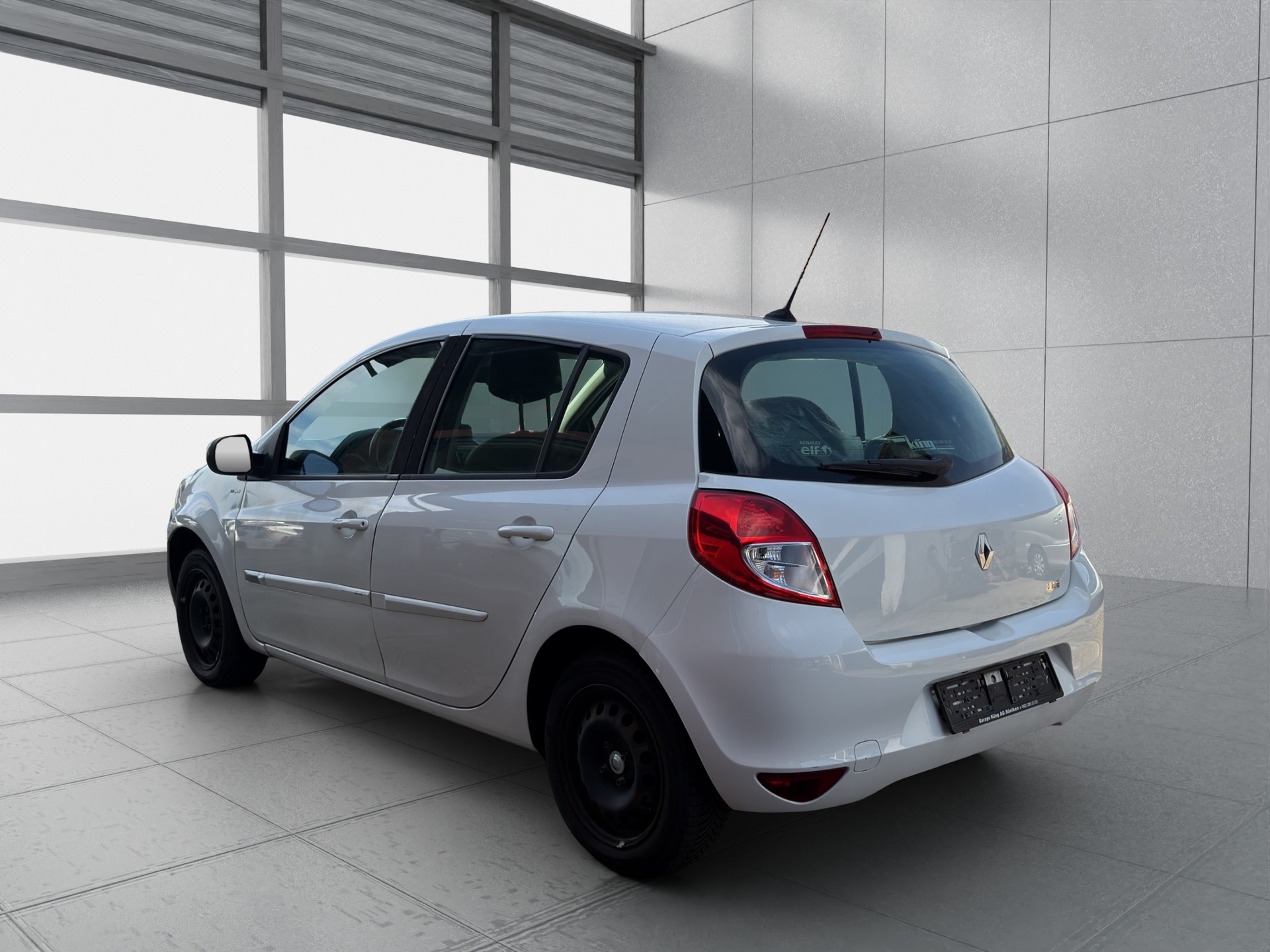 RENAULT Clio 1.6 16V 20th Edition Automatic-image-4
