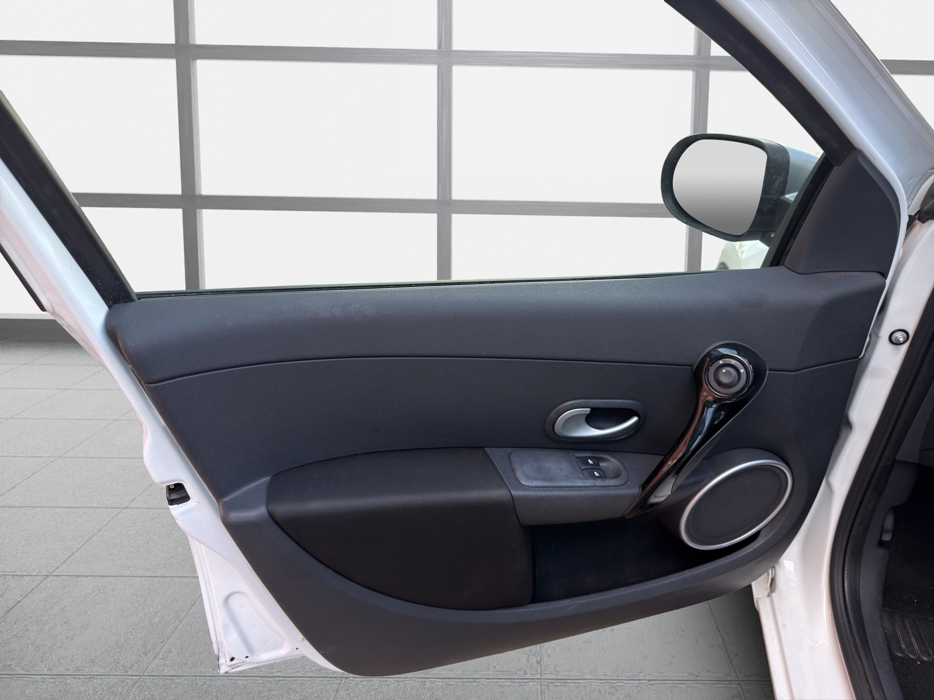 RENAULT Clio 1.6 16V 20th Edition Automatic-image-11
