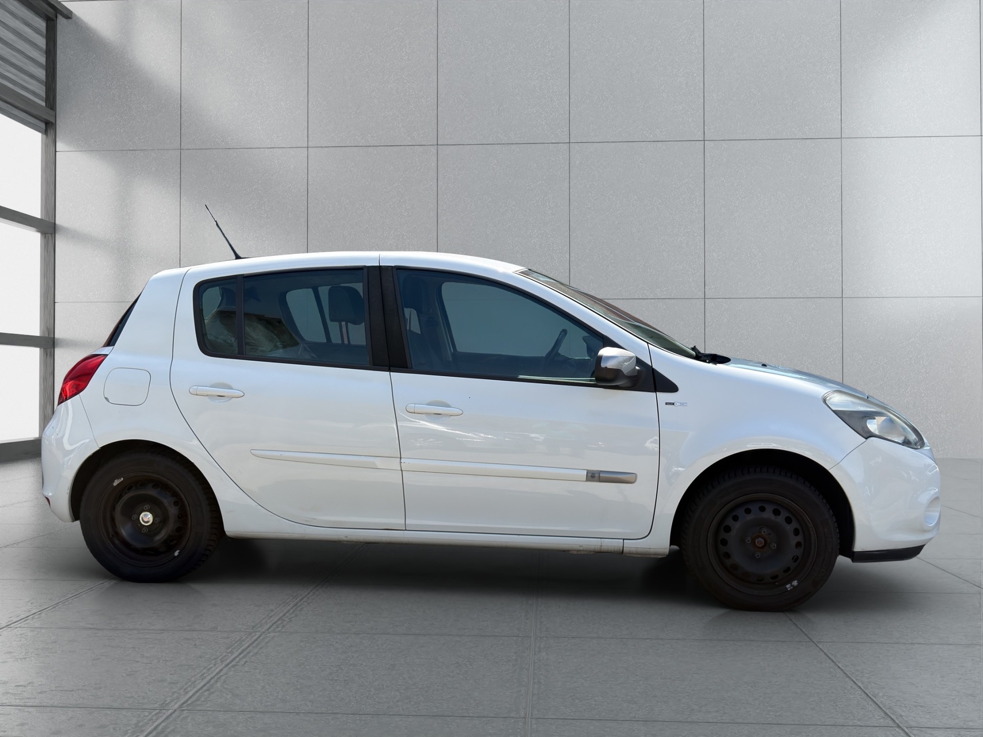 RENAULT Clio 1.6 16V 20th Edition Automatic-image-7