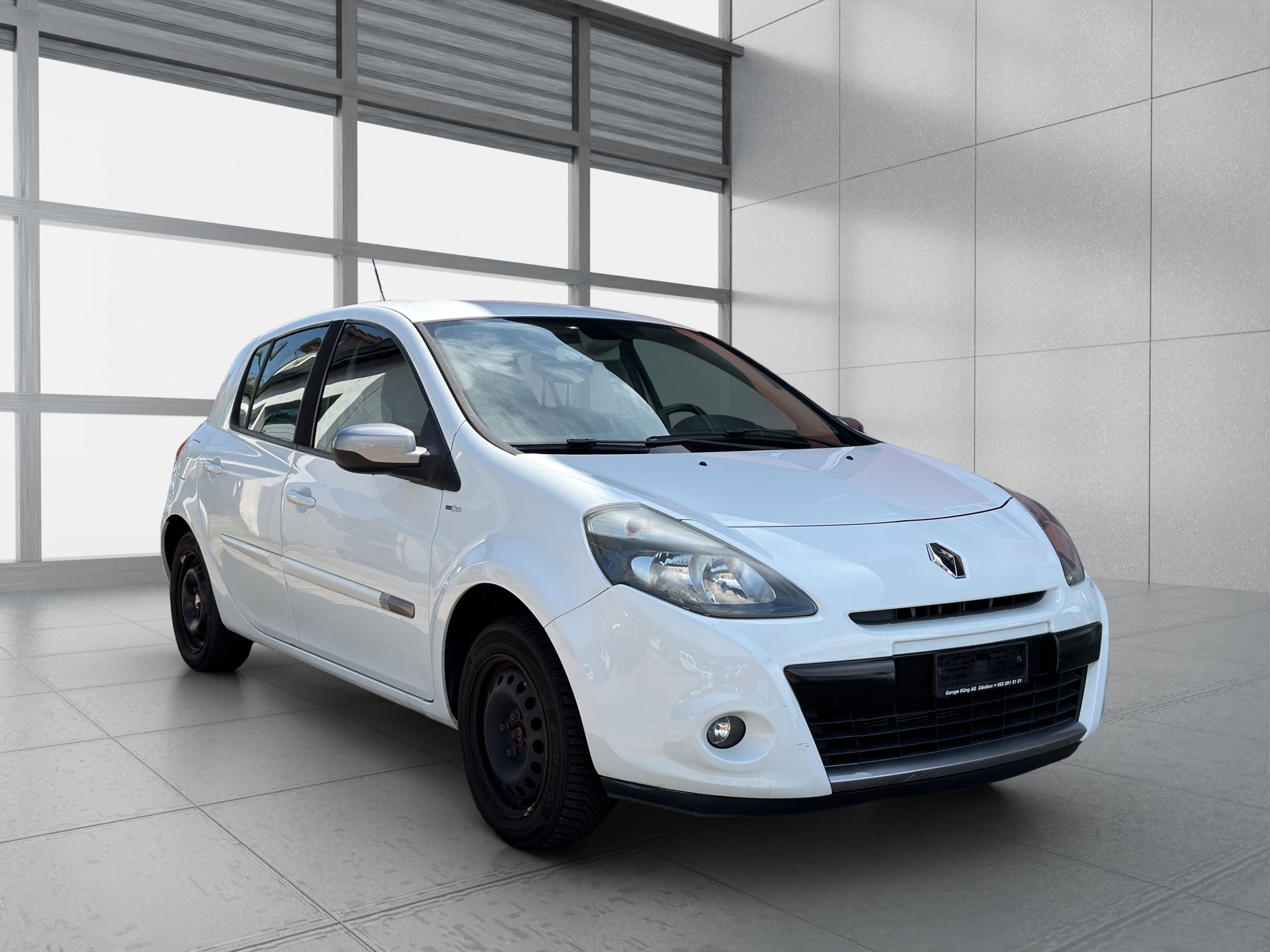 RENAULT Clio 1.6 16V 20th Edition Automatic-image-2