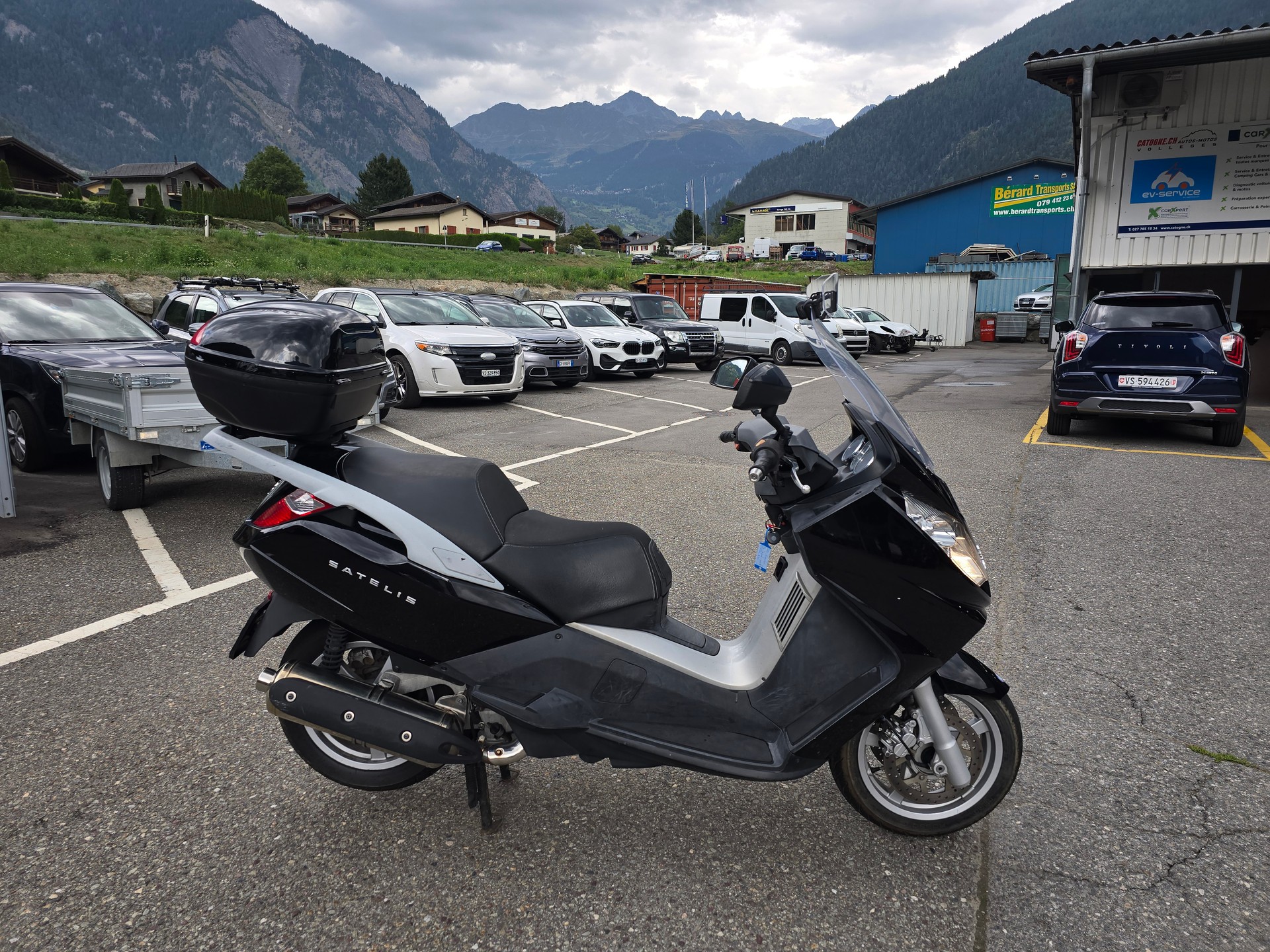 PEUGEOT Satelis 400 Premium-image-1