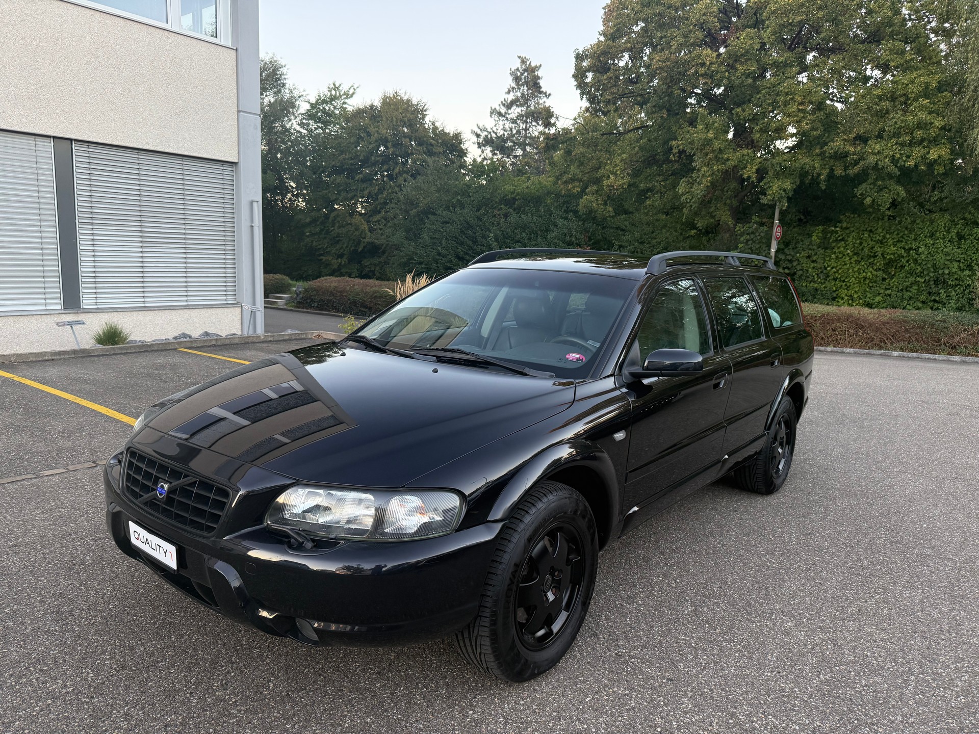 VOLVO XC70 2.5T AWD-image-0
