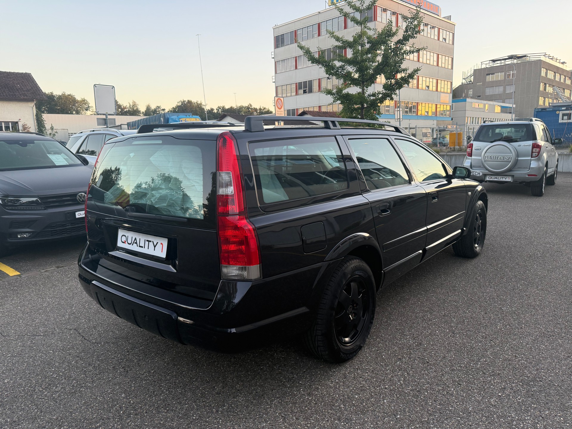 VOLVO XC70 2.5T AWD-image-5