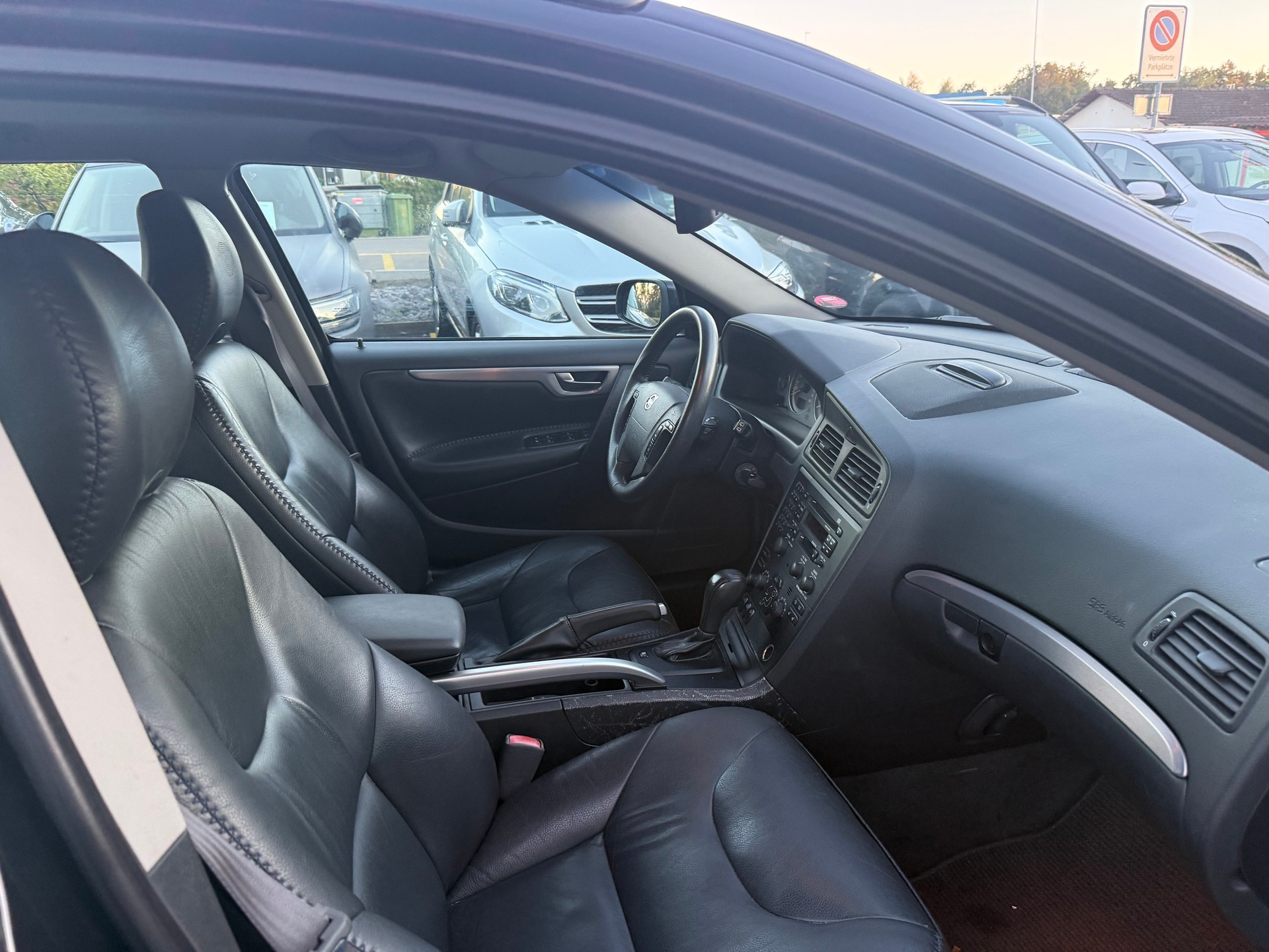 VOLVO XC70 2.5T AWD-image-9