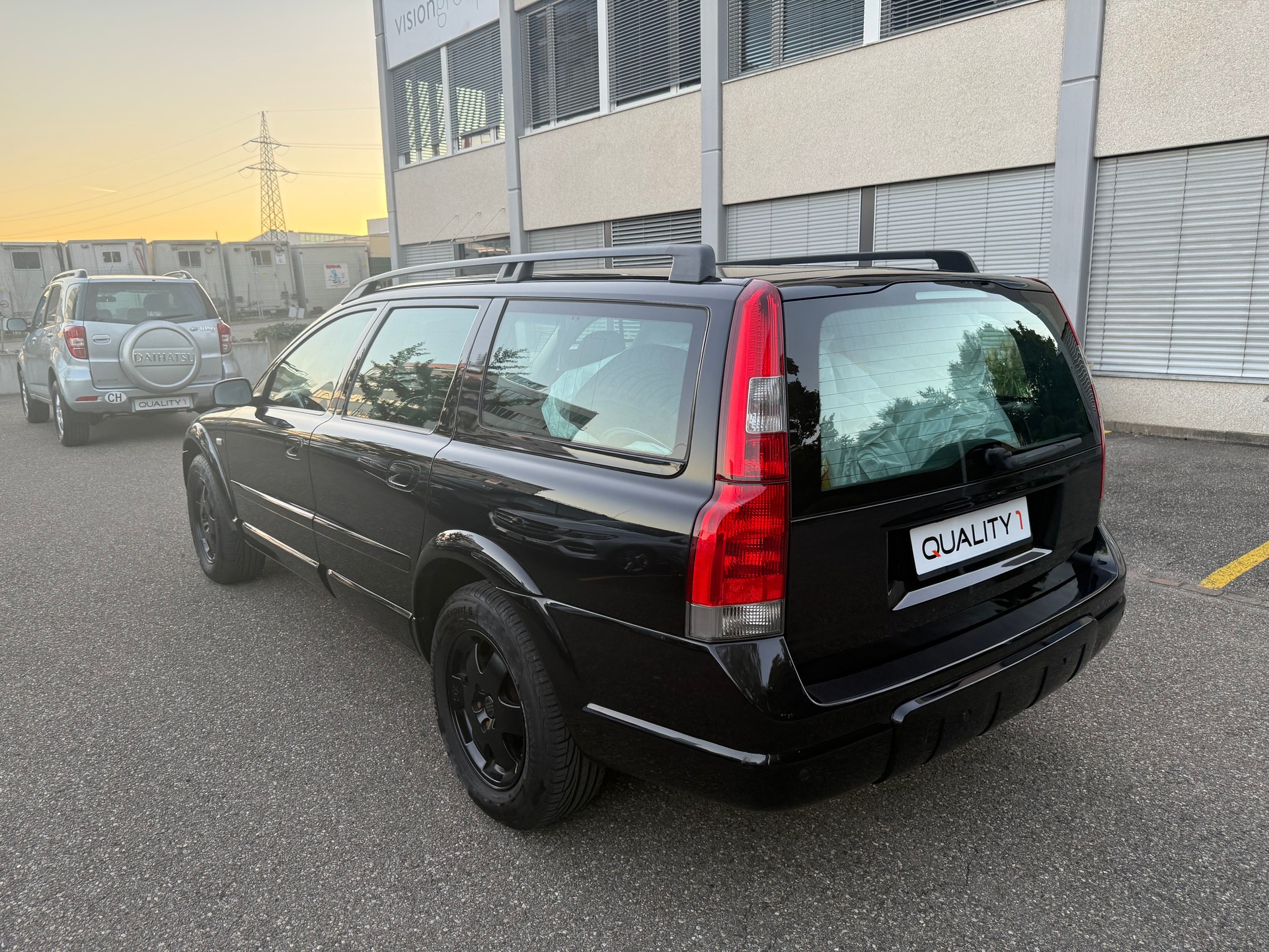 VOLVO XC70 2.5T AWD-image-3