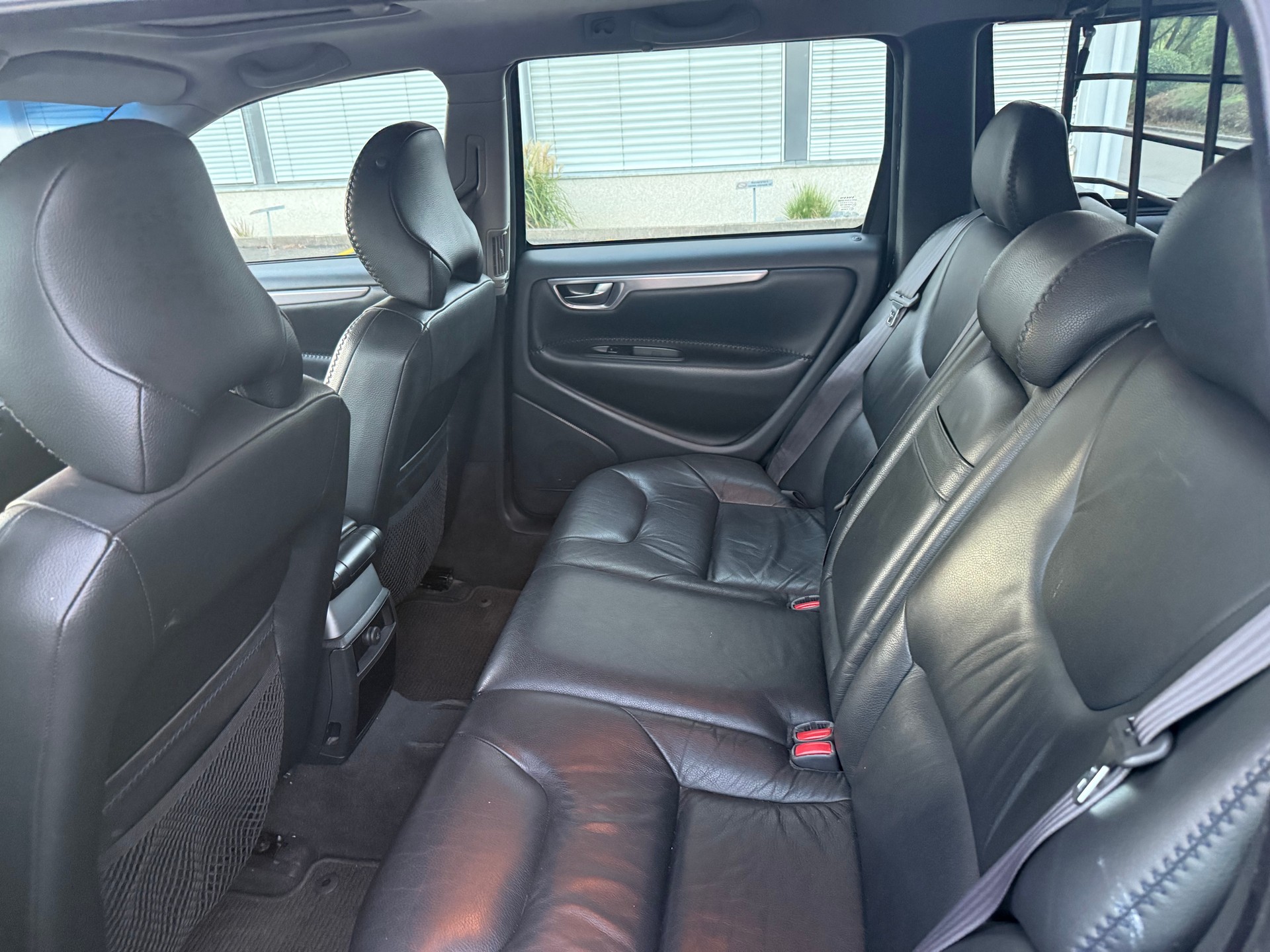 VOLVO XC70 2.5T AWD-image-7