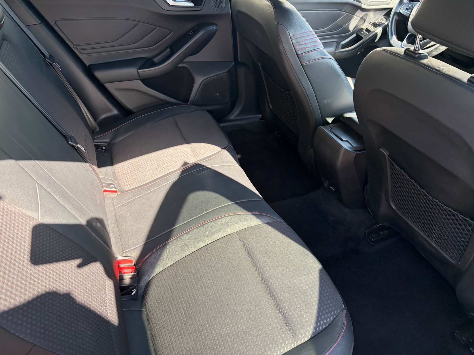 FORD Focus 1.0 SCTi ST Line-image-15