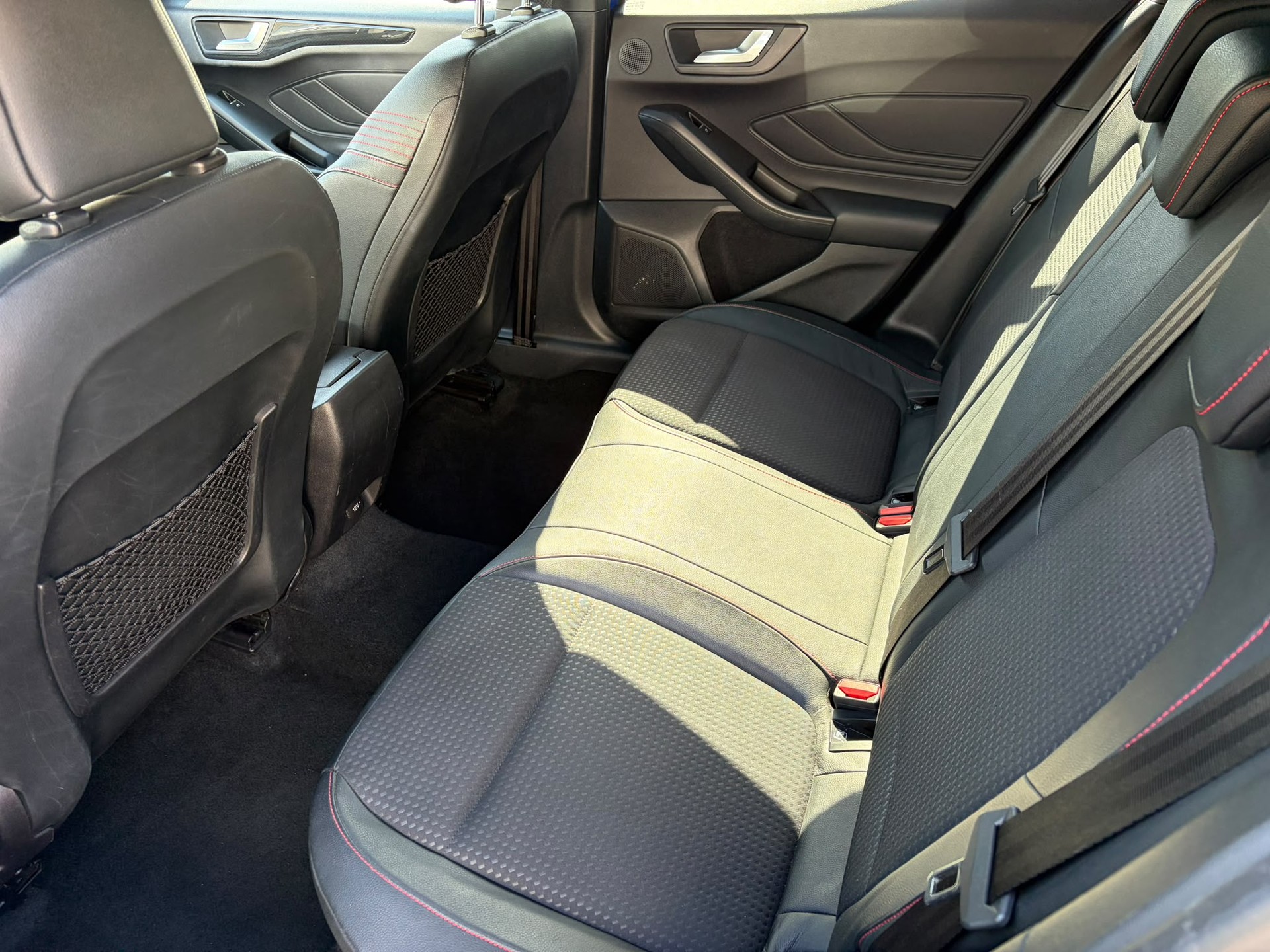 FORD Focus 1.0 SCTi ST Line-image-14