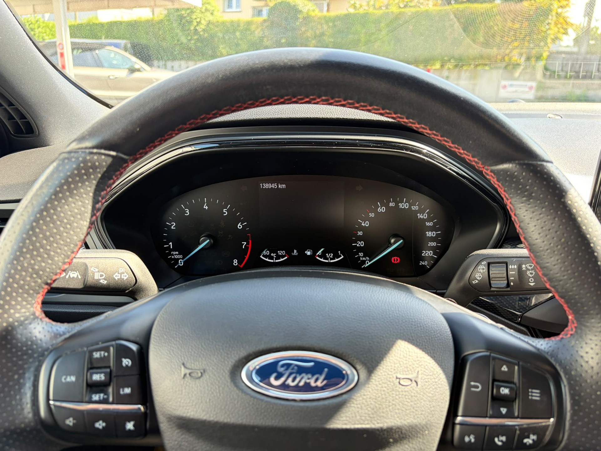 FORD Focus 1.0 SCTi ST Line-image-10