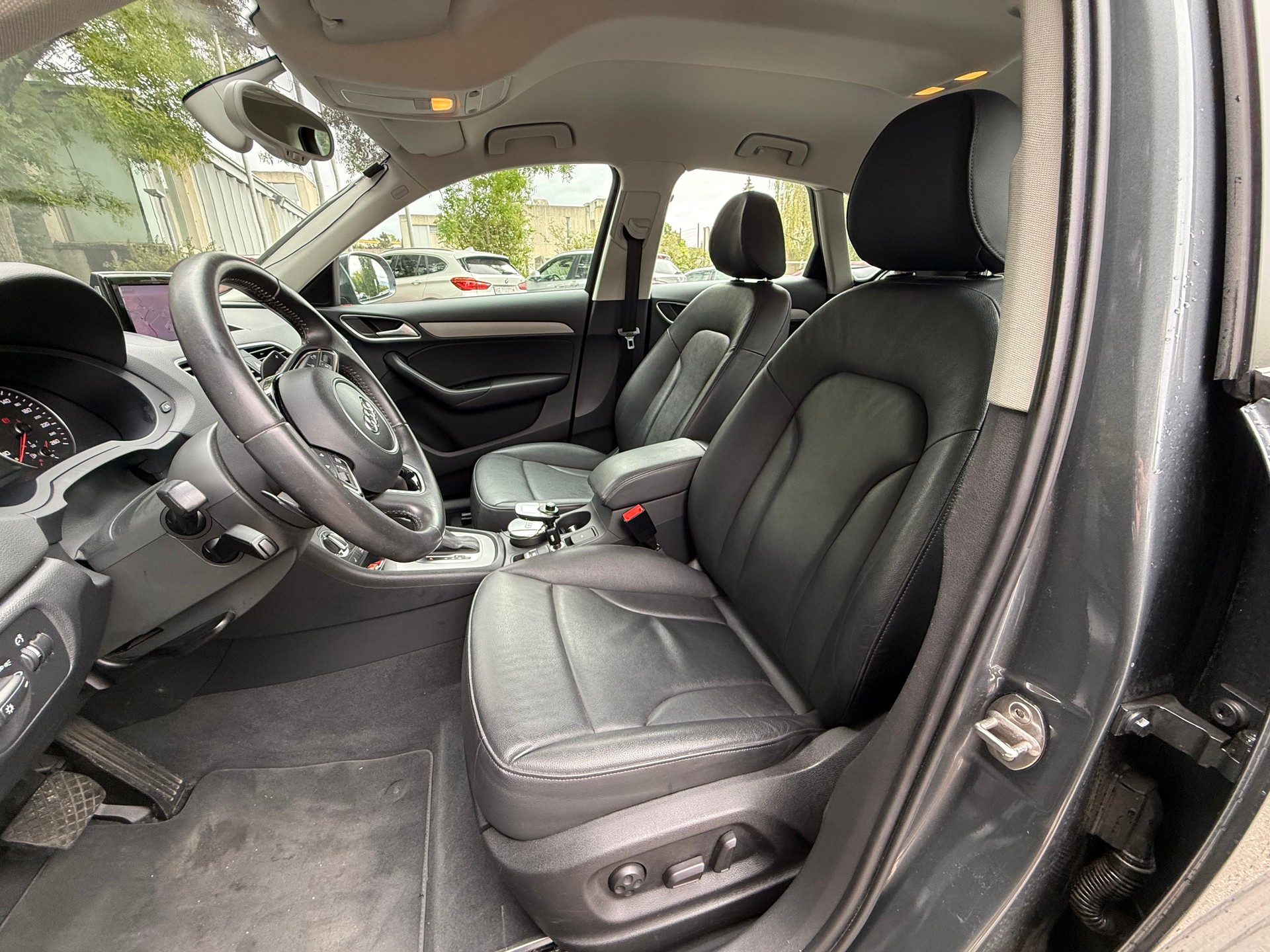 AUDI Q3 2.0 TDI quattro S-tronic-image-8