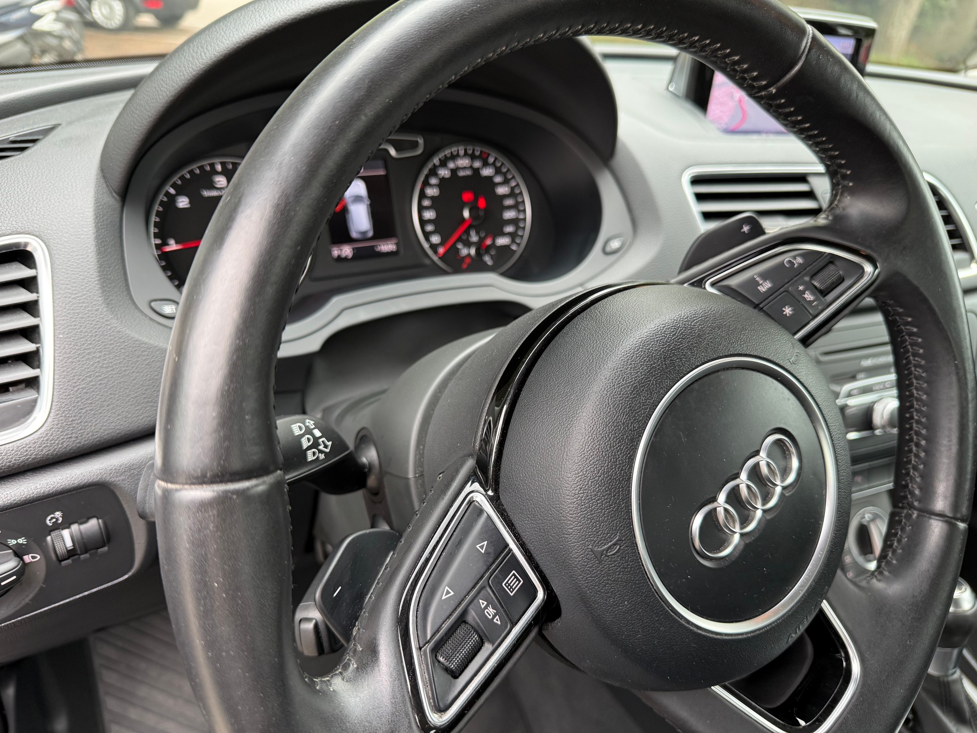 AUDI Q3 2.0 TDI quattro S-tronic-image-16
