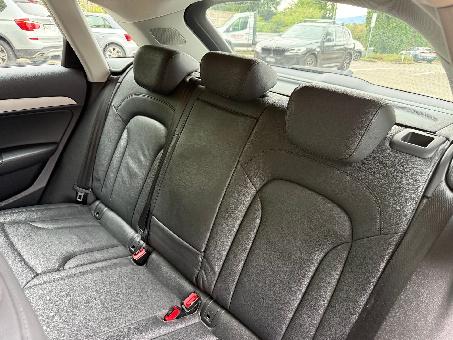 AUDI Q3 2.0 TDI quattro S-tronic-image-10