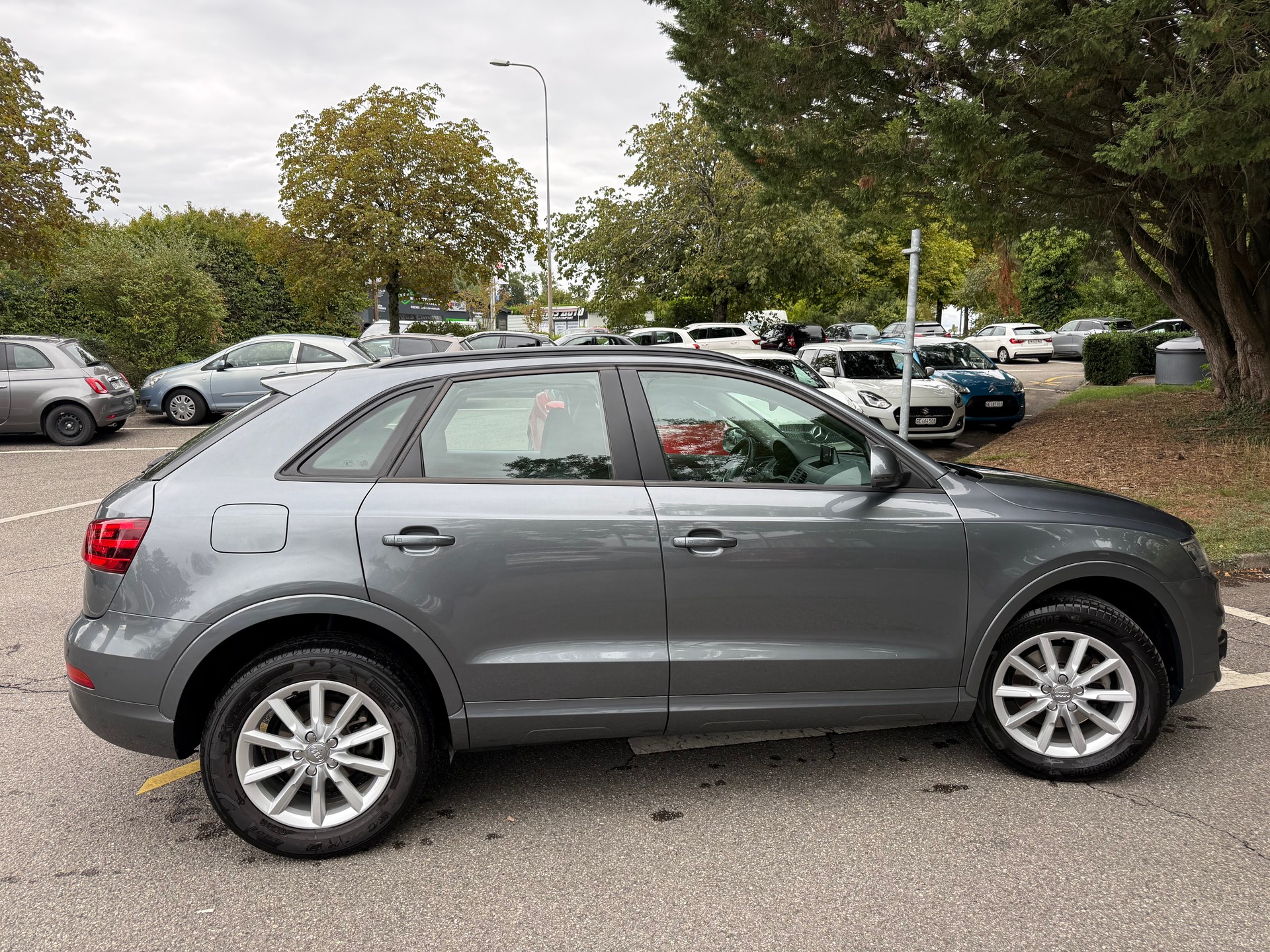 AUDI Q3 2.0 TDI quattro S-tronic-showroom-element-3