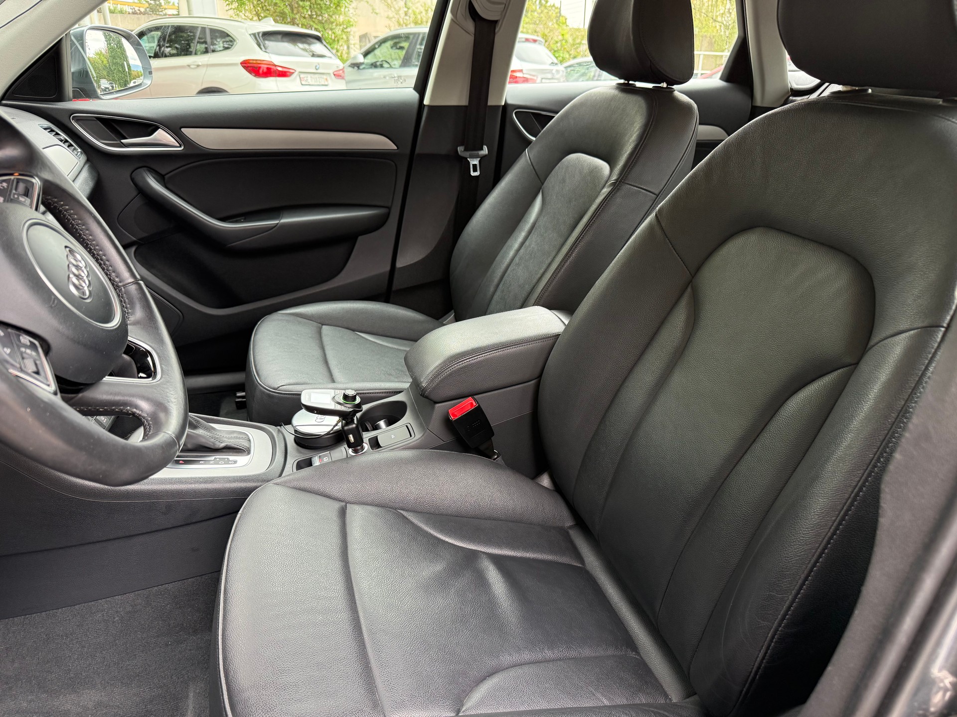 AUDI Q3 2.0 TDI quattro S-tronic-image-9