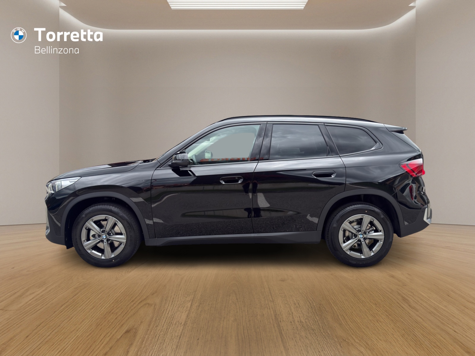BMW X1 sDrive 18d-showroom-element-1