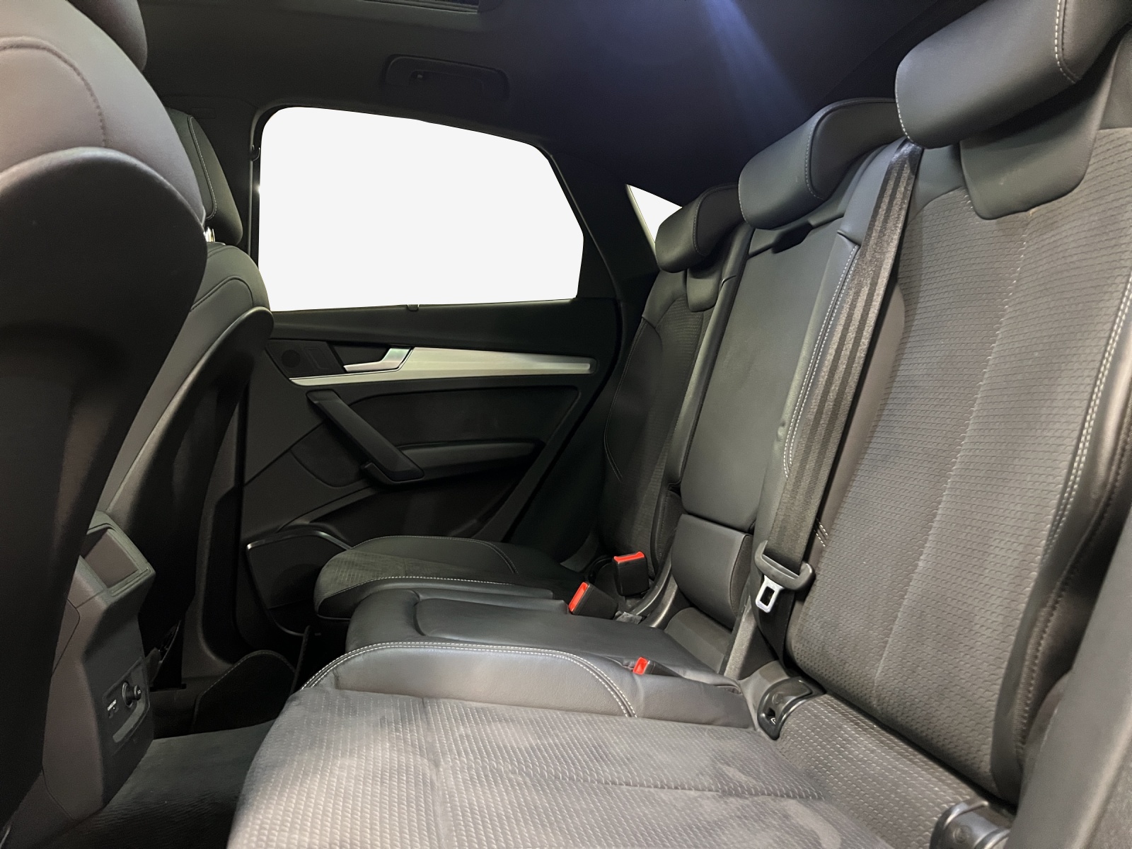 AUDI Q5 Sportback 40 TDI Blackedition quattro S-tronic-image-11