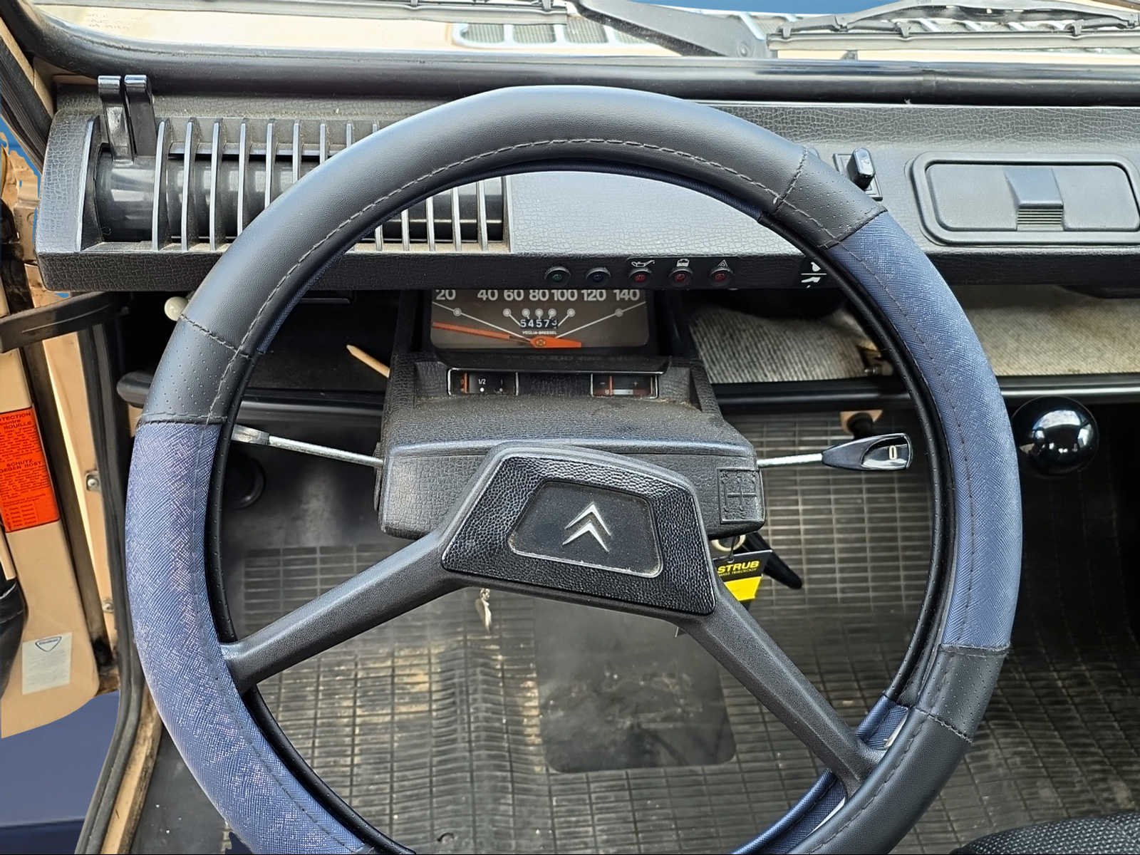 CITROEN 2CV6 Spécial (Club)-image-11