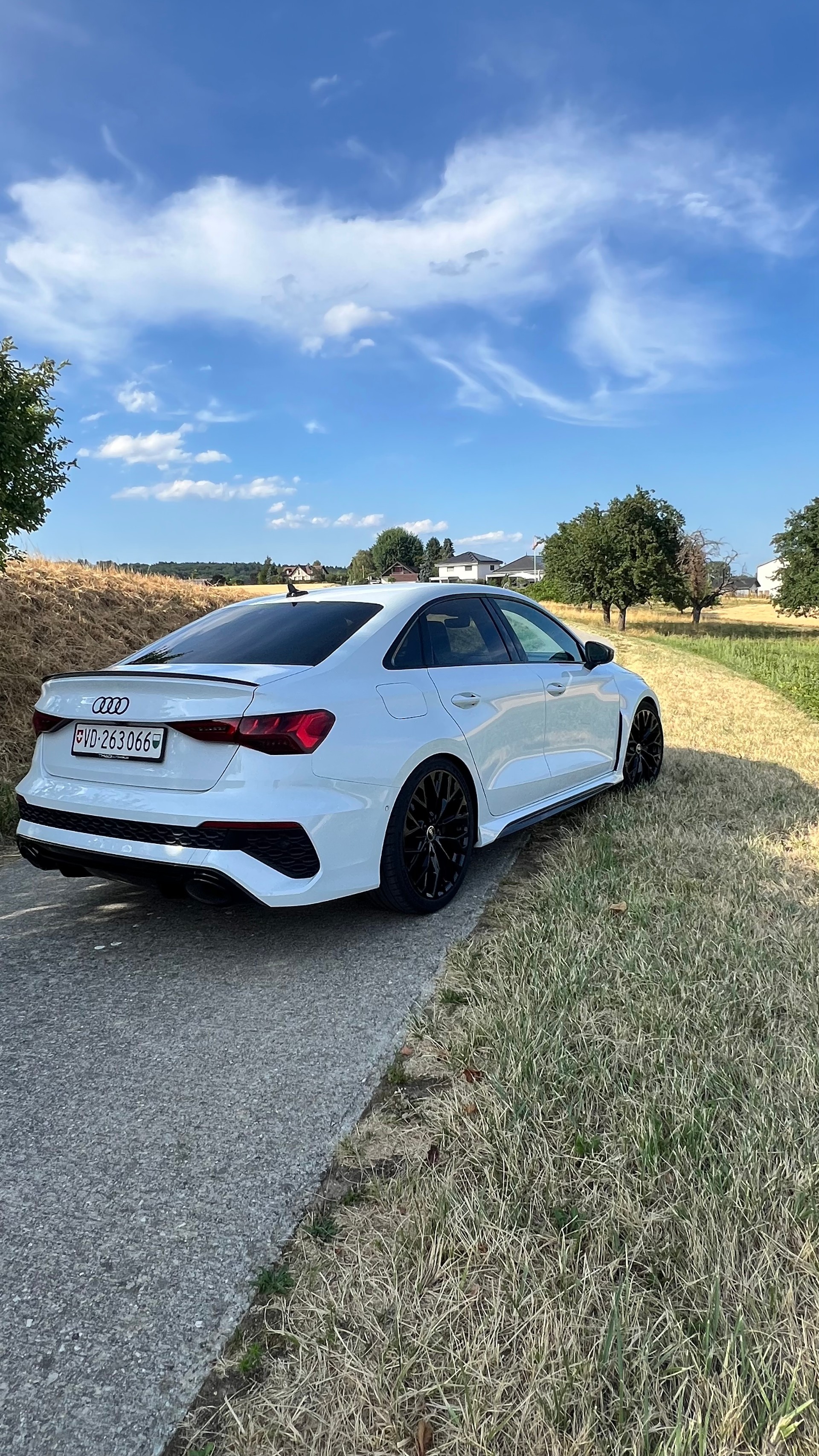 AUDI 2.5 TFSI quattro S-Tronic-image-2