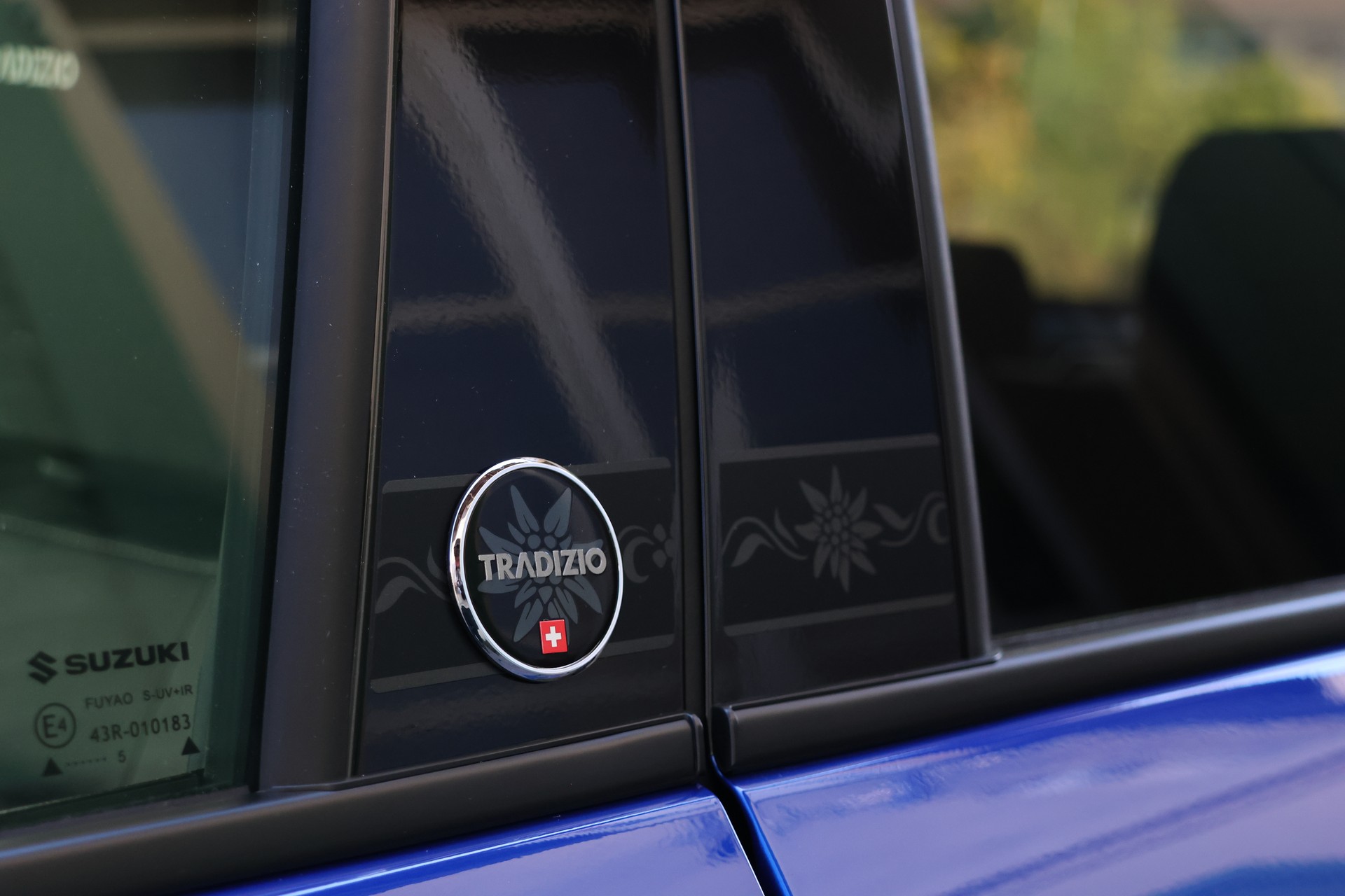 SUZUKI Swift 1.2 Tradizio Top Hybrid CVT limitiertes Schweizer Sondermodell-image-1
