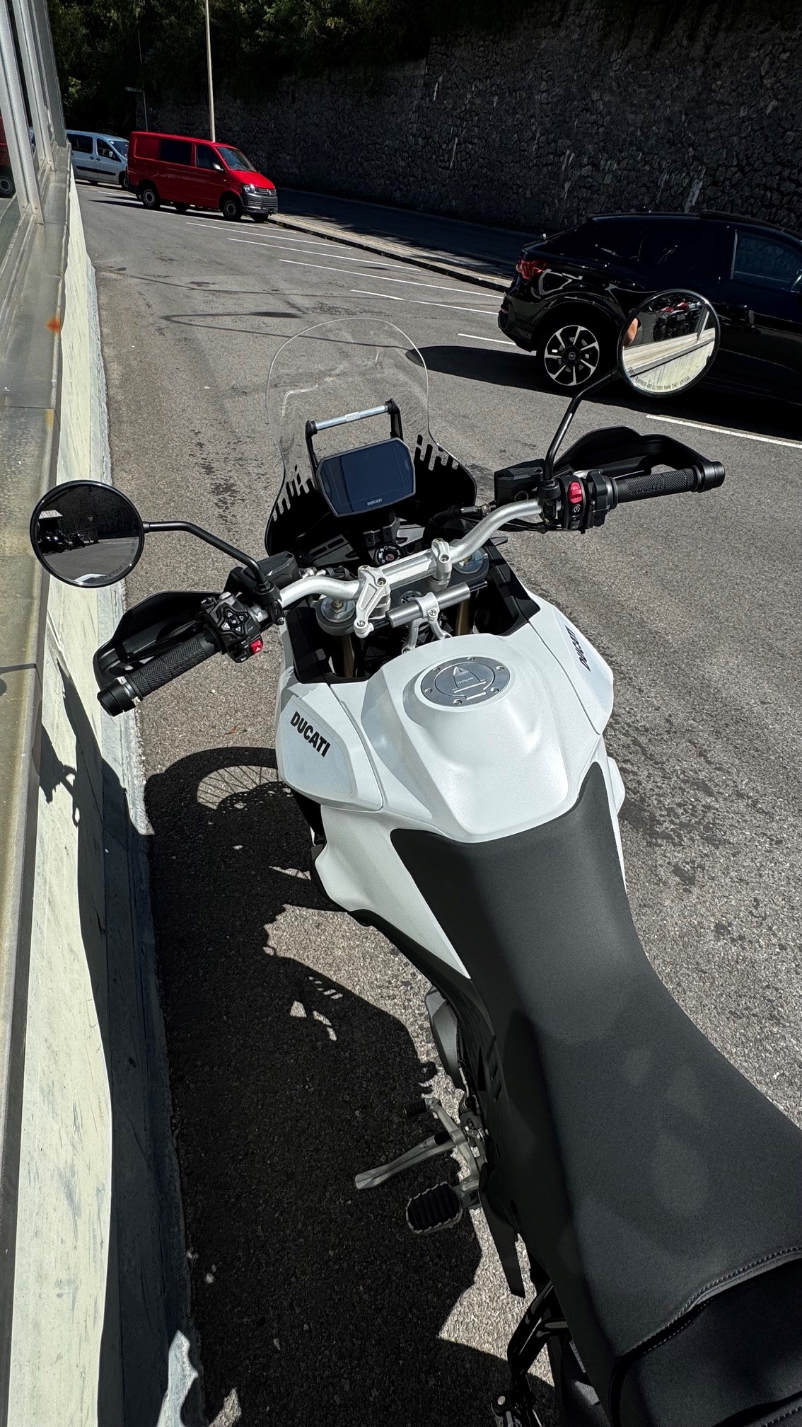 DUCATI Desert X-showroom-element-3