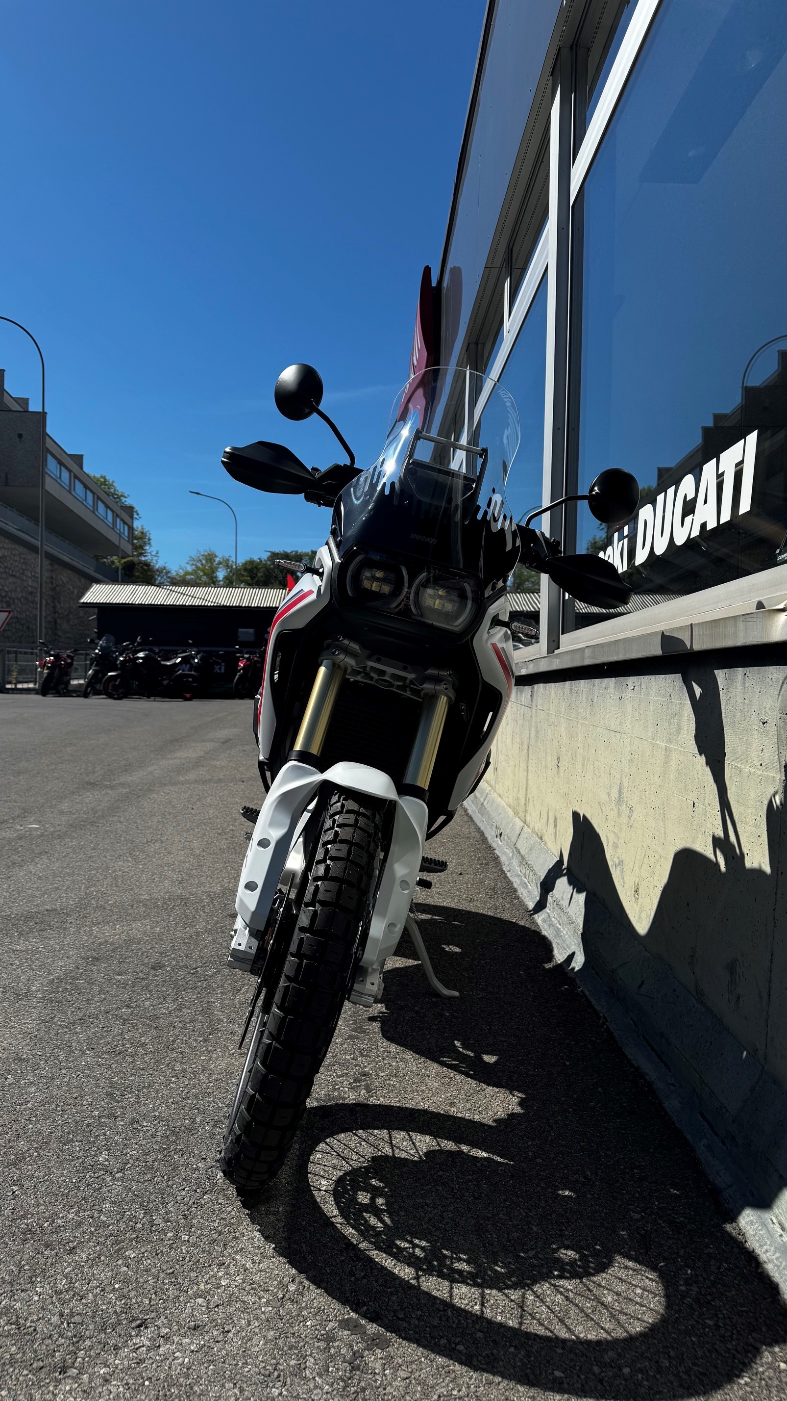 DUCATI Desert X-showroom-element-2