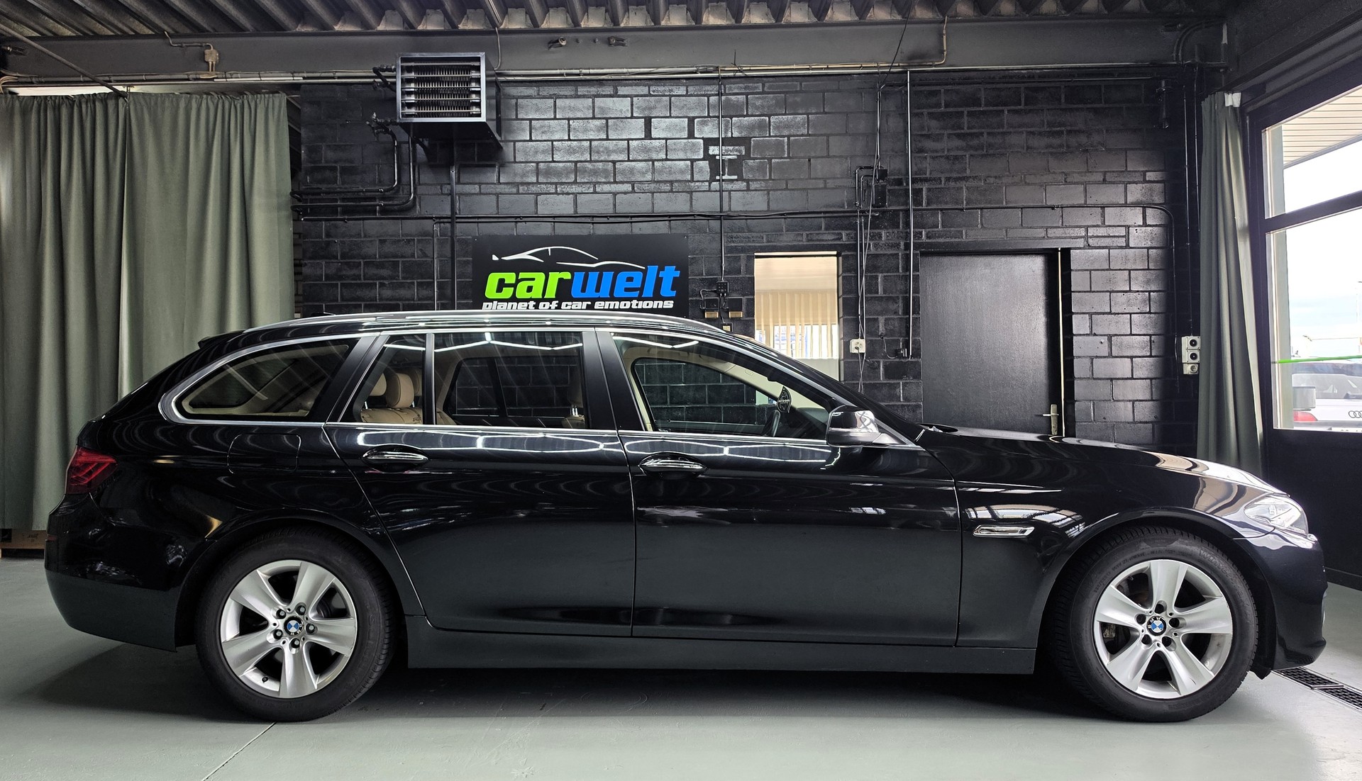 BMW 525d xDrive Touring-image-1