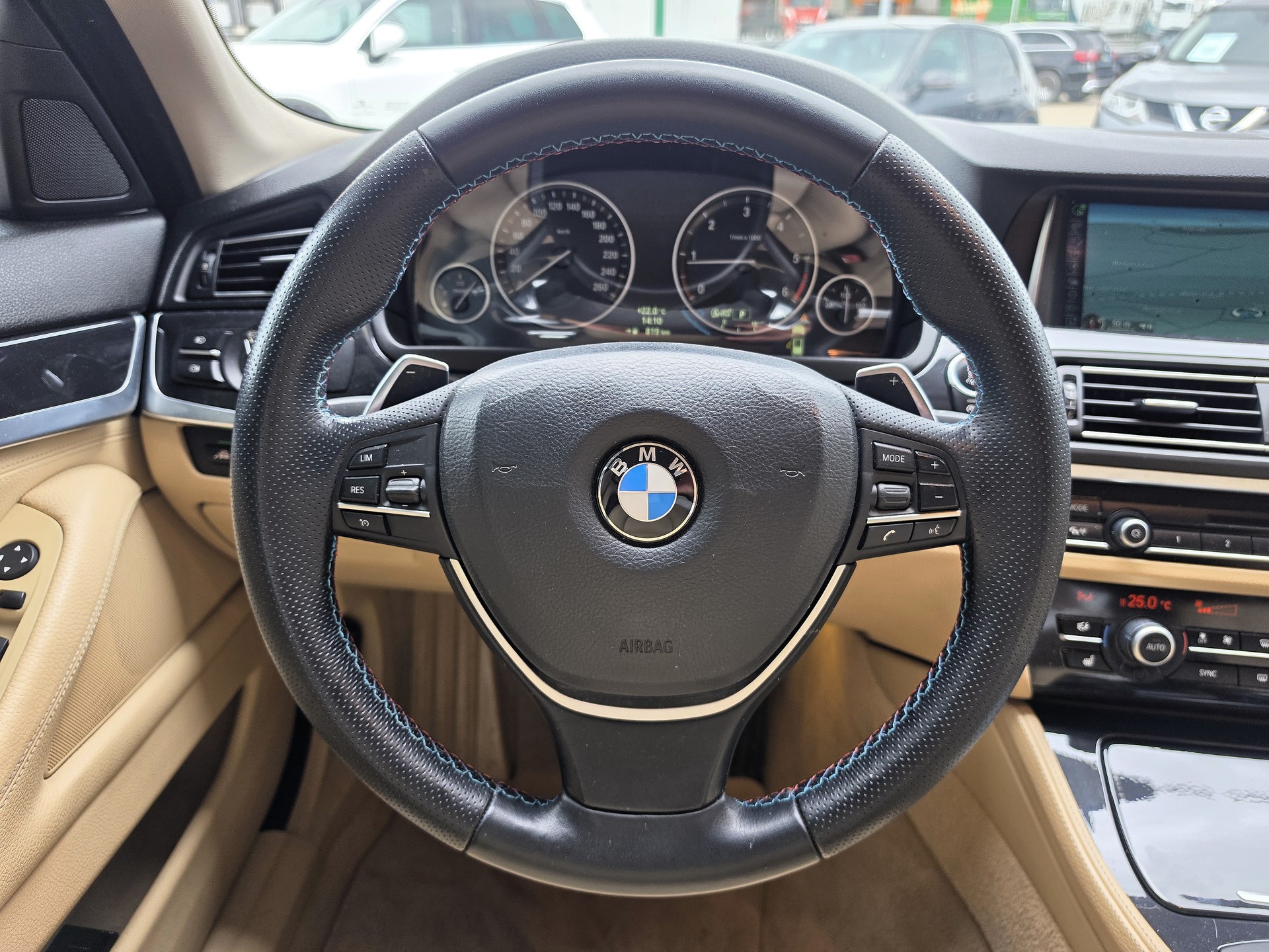 BMW 525d xDrive Touring-image-10