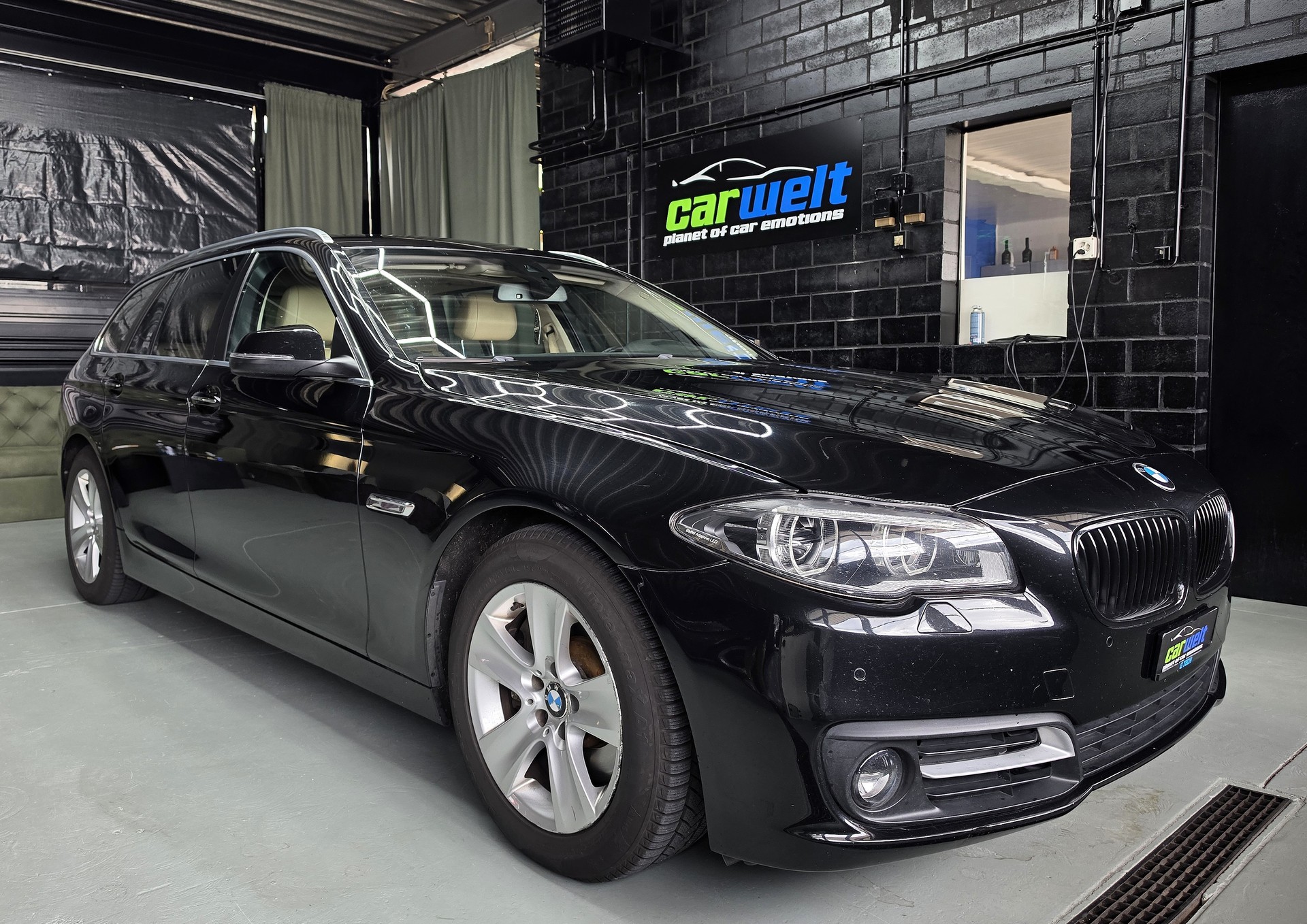 BMW 525d xDrive Touring-image-0
