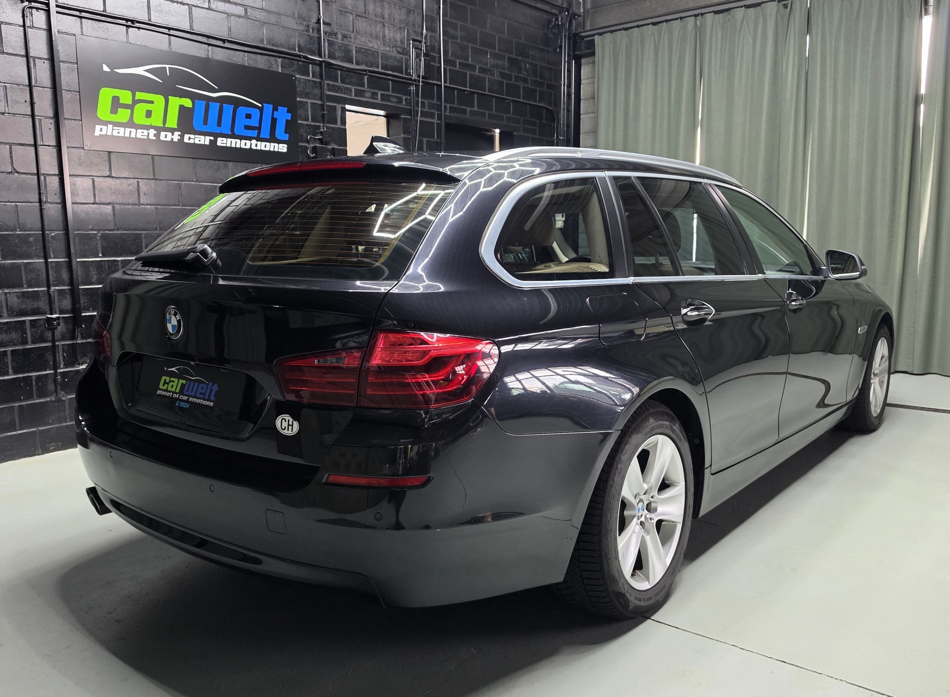 BMW 525d xDrive Touring-image-2