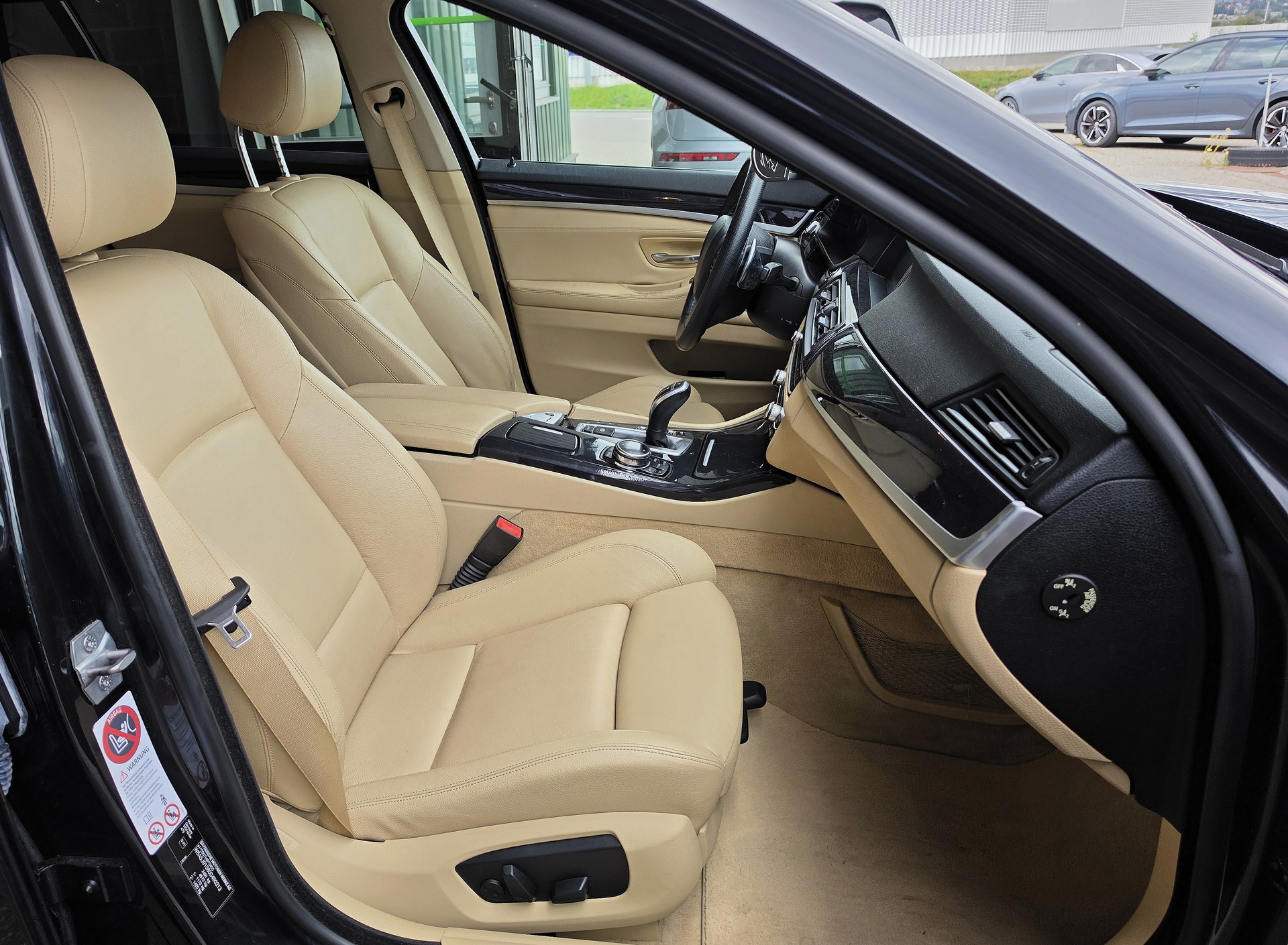 BMW 525d xDrive Touring-image-4