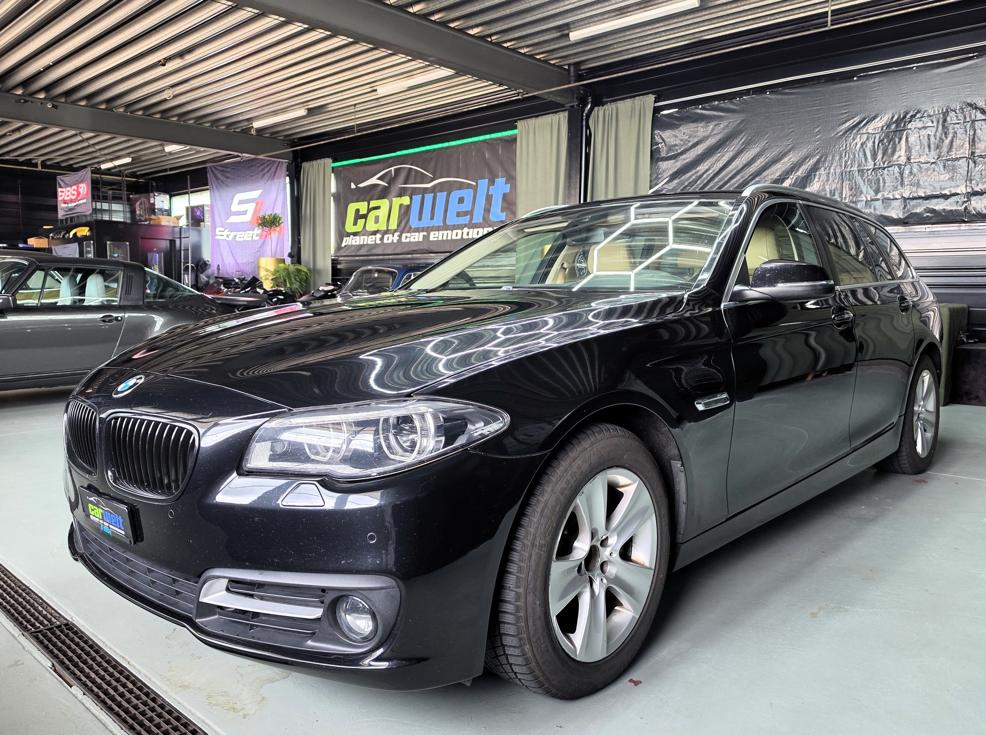 BMW 525d xDrive Touring-image-6