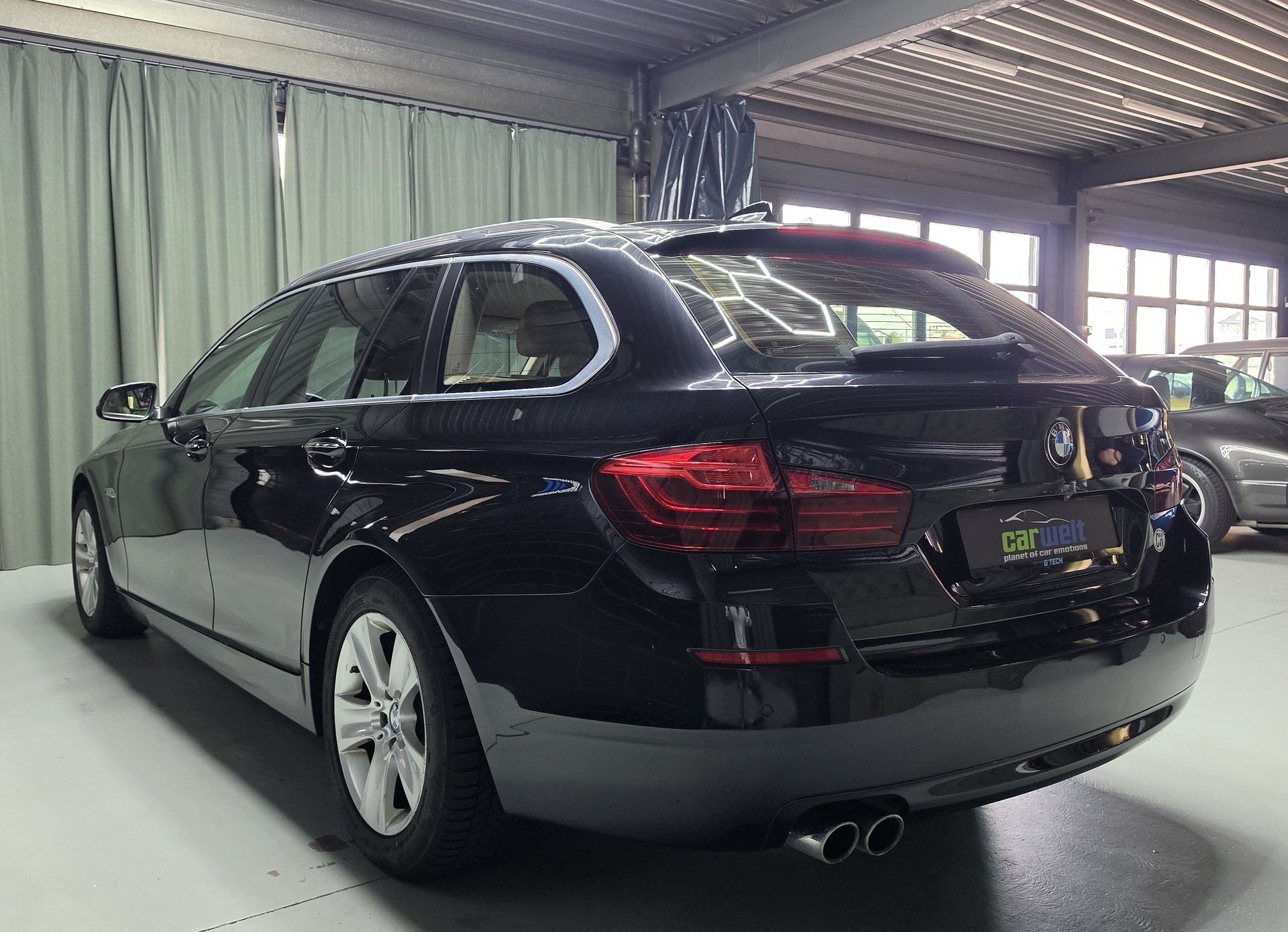 BMW 525d xDrive Touring-image-7